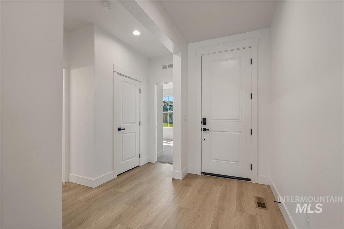 558 E Lockhart Street, Meridian, Idaho 83646, 3 Bedrooms, 2.5 Bathrooms, Residential For Sale, Price $649,990,MLS 98969303