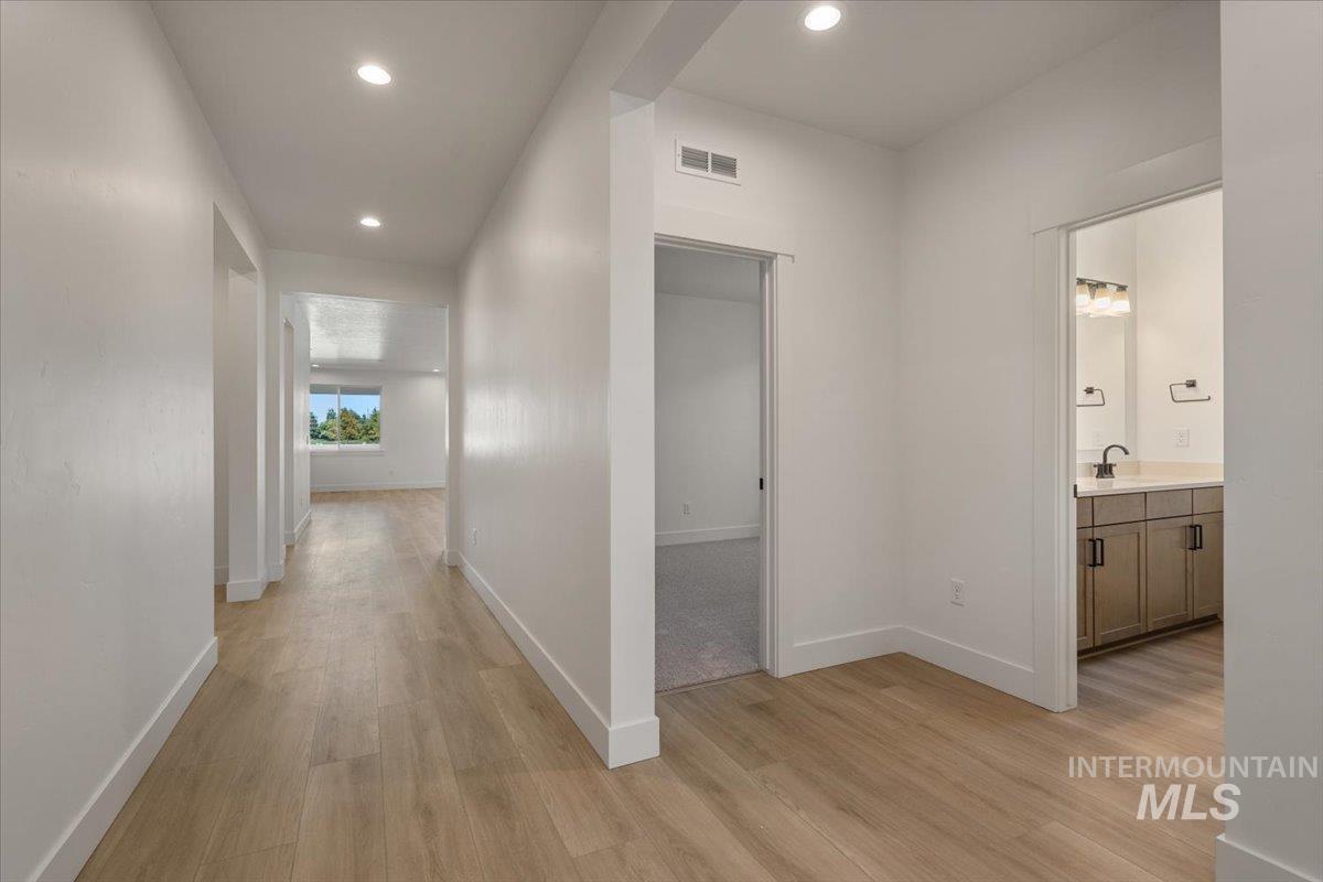 558 E Lockhart Street, Meridian, Idaho 83646, 3 Bedrooms, 2.5 Bathrooms, Residential For Sale, Price $649,990,MLS 98969303