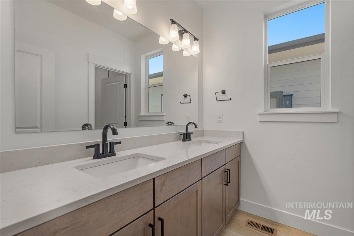 558 E Lockhart Street, Meridian, Idaho 83646, 3 Bedrooms, 2.5 Bathrooms, Residential For Sale, Price $649,990,MLS 98969303