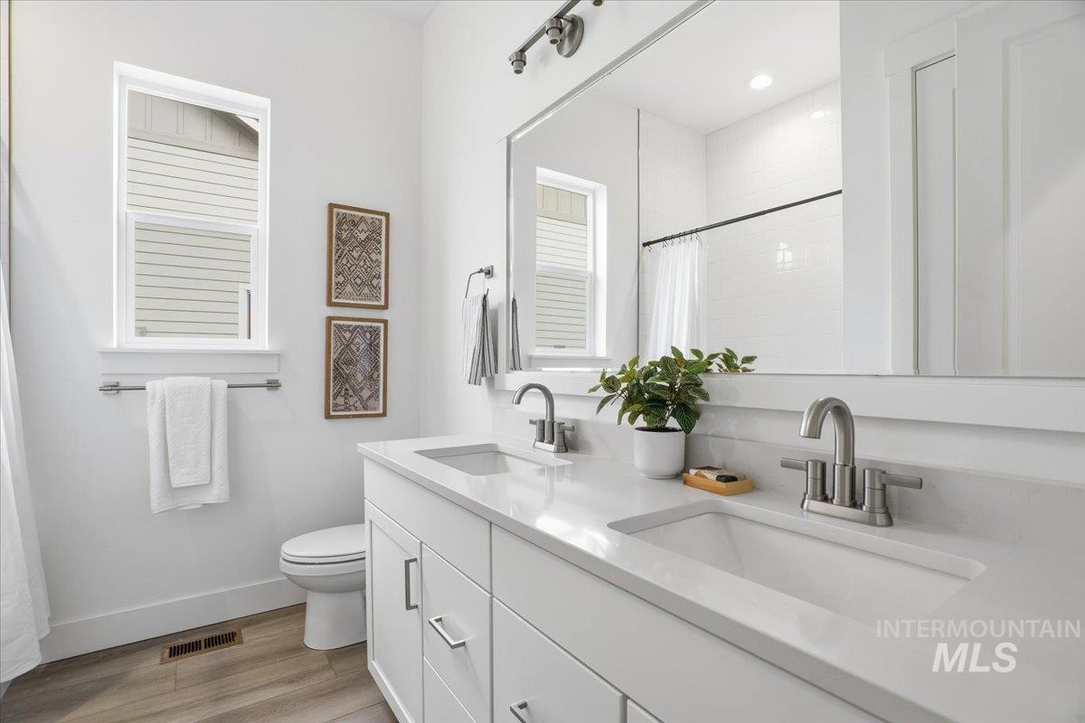 2163 N Kenora Ave, Star, Idaho 83669, 3 Bedrooms, 3.5 Bathrooms, Residential For Sale, Price $749,990,MLS 98969305