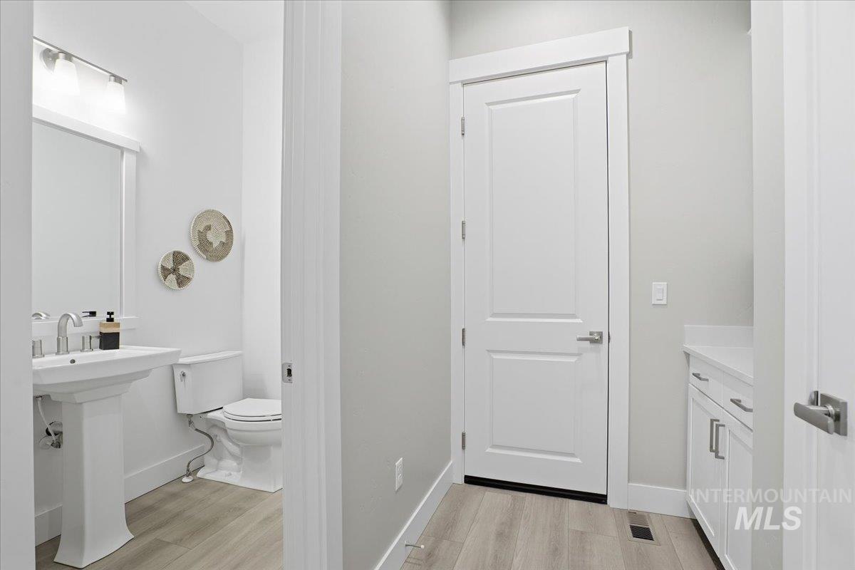 2163 N Kenora Ave, Star, Idaho 83669, 3 Bedrooms, 3.5 Bathrooms, Residential For Sale, Price $749,990,MLS 98969305