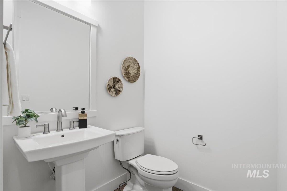 2163 N Kenora Ave, Star, Idaho 83669, 3 Bedrooms, 3.5 Bathrooms, Residential For Sale, Price $749,990,MLS 98969305