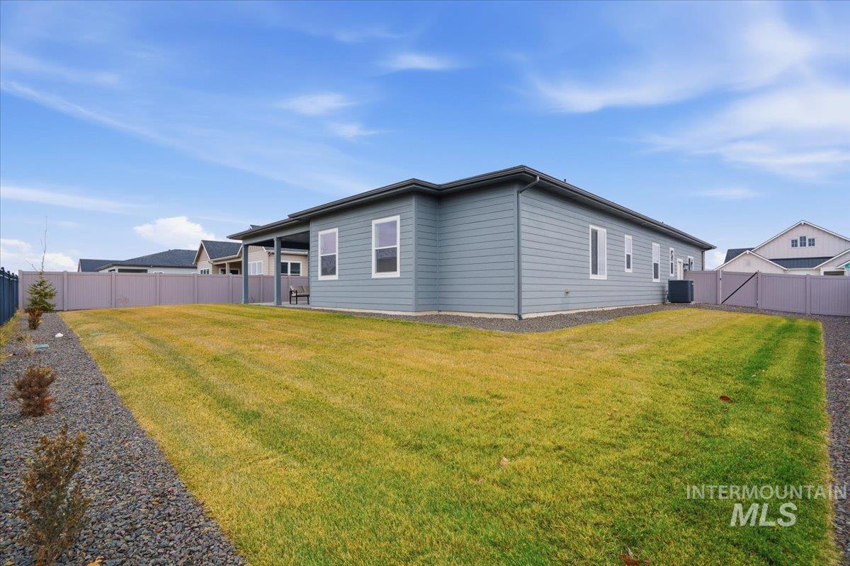 2163 N Kenora Ave, Star, Idaho 83669, 3 Bedrooms, 3.5 Bathrooms, Residential For Sale, Price $749,990,MLS 98969305