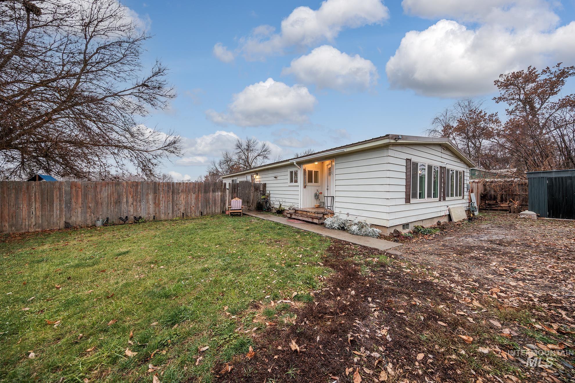 1165 Pioneer, Weiser, Idaho 83672, 3 Bedrooms, 2 Bathrooms, Residential For Sale, Price $249,900,MLS 98969311