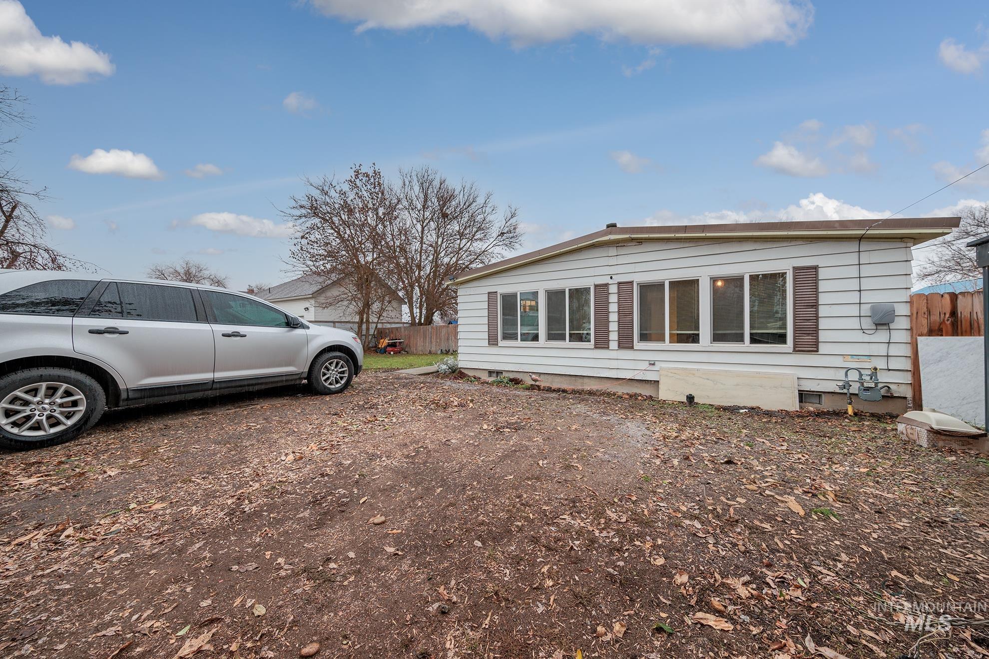 1165 Pioneer, Weiser, Idaho 83672, 3 Bedrooms, 2 Bathrooms, Residential For Sale, Price $249,900,MLS 98969311