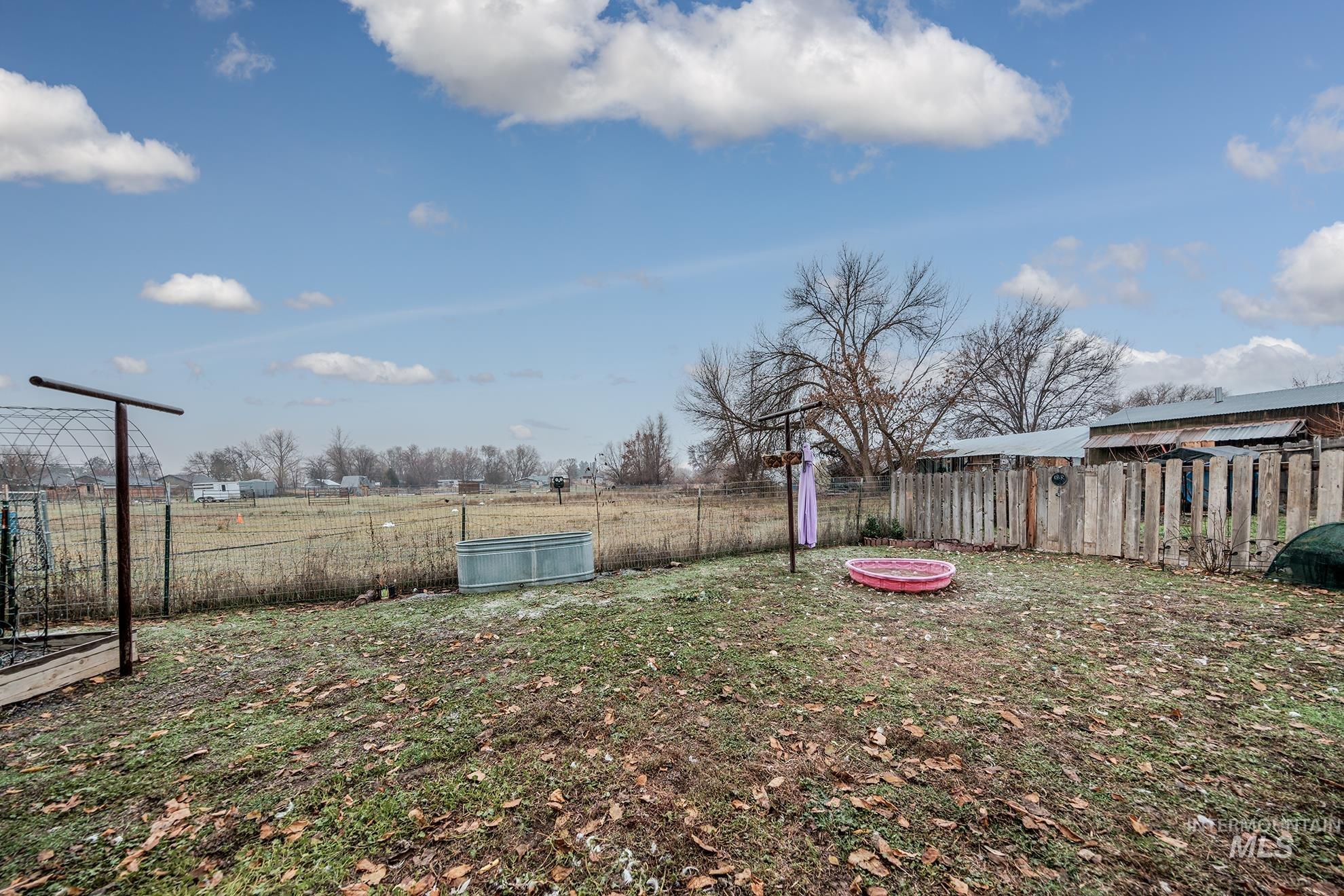 1165 Pioneer, Weiser, Idaho 83672, 3 Bedrooms, 2 Bathrooms, Residential For Sale, Price $249,900,MLS 98969311