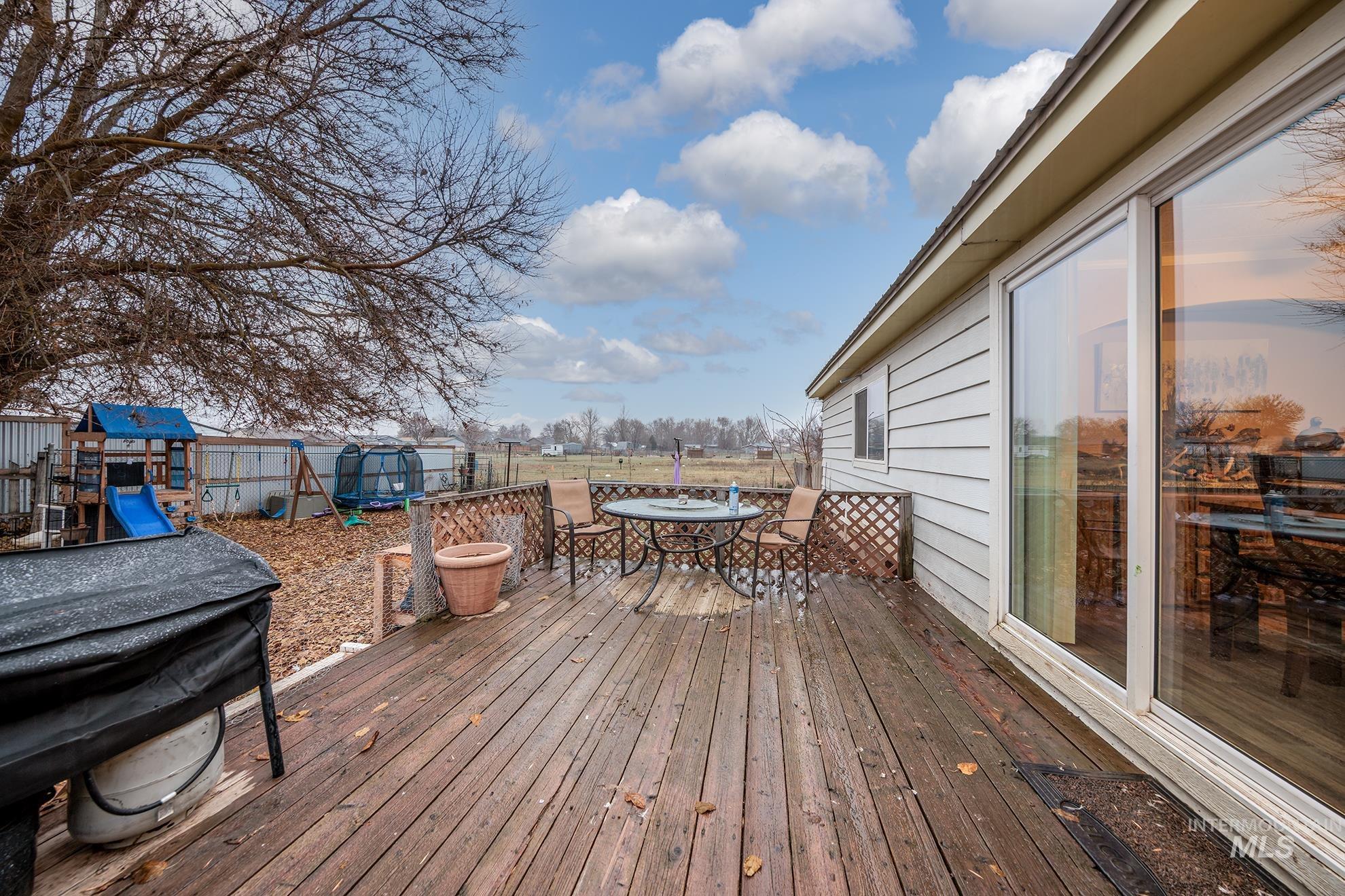 1165 Pioneer, Weiser, Idaho 83672, 3 Bedrooms, 2 Bathrooms, Residential For Sale, Price $249,900,MLS 98969311