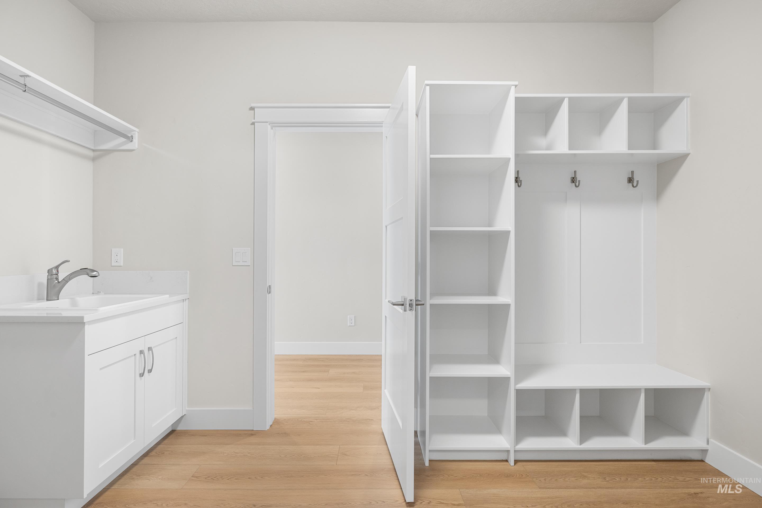 9528 Green Cottage Ave, Kuna, Idaho 83634, 3 Bedrooms, 2 Bathrooms, Residential For Sale, Price $609,900,MLS 98969314