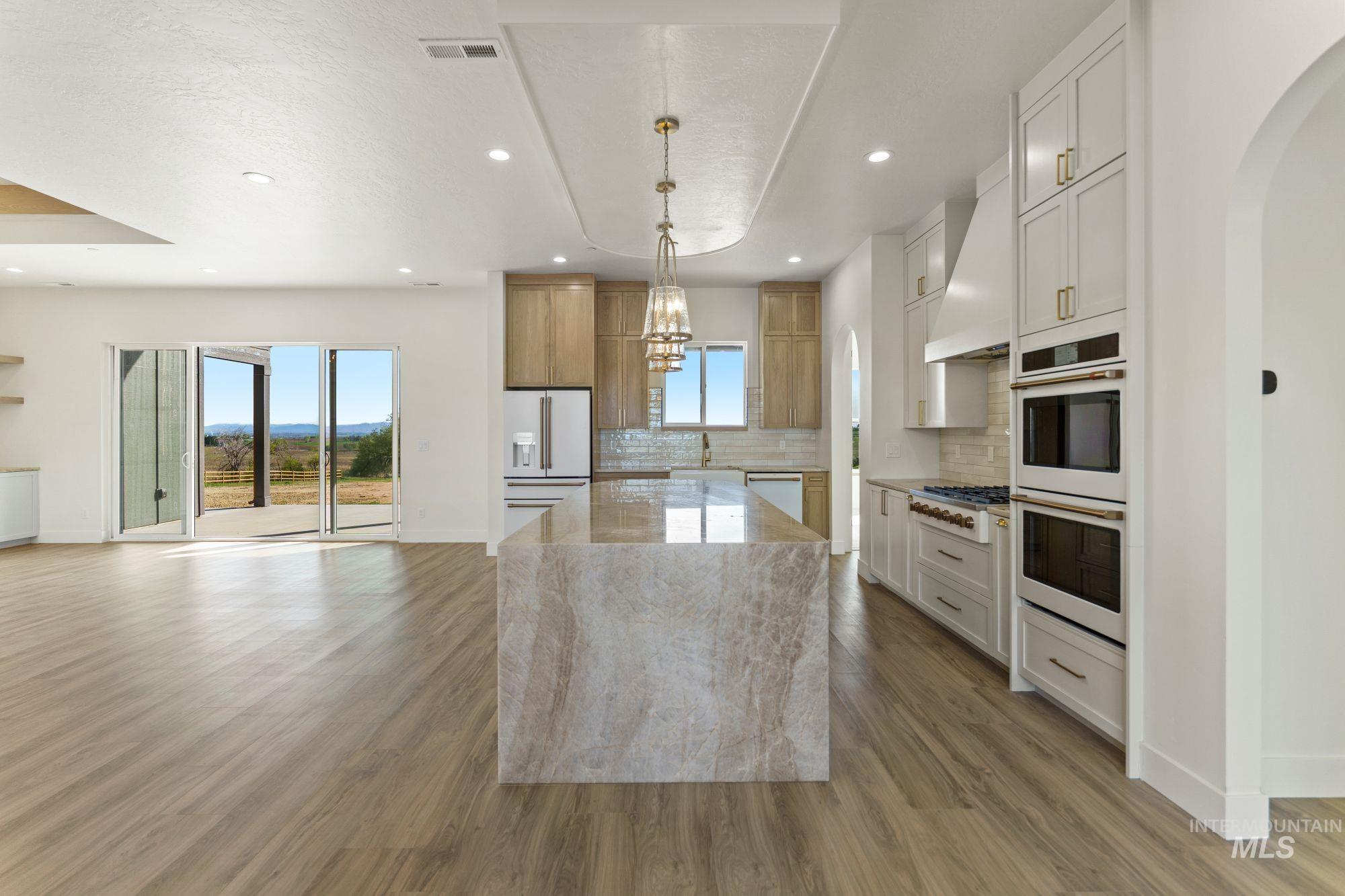 27463 Iron Horse Dr., Caldwell, Idaho 83607, 4 Bedrooms, 3.5 Bathrooms, Residential For Sale, Price $1,199,000,MLS 98969318