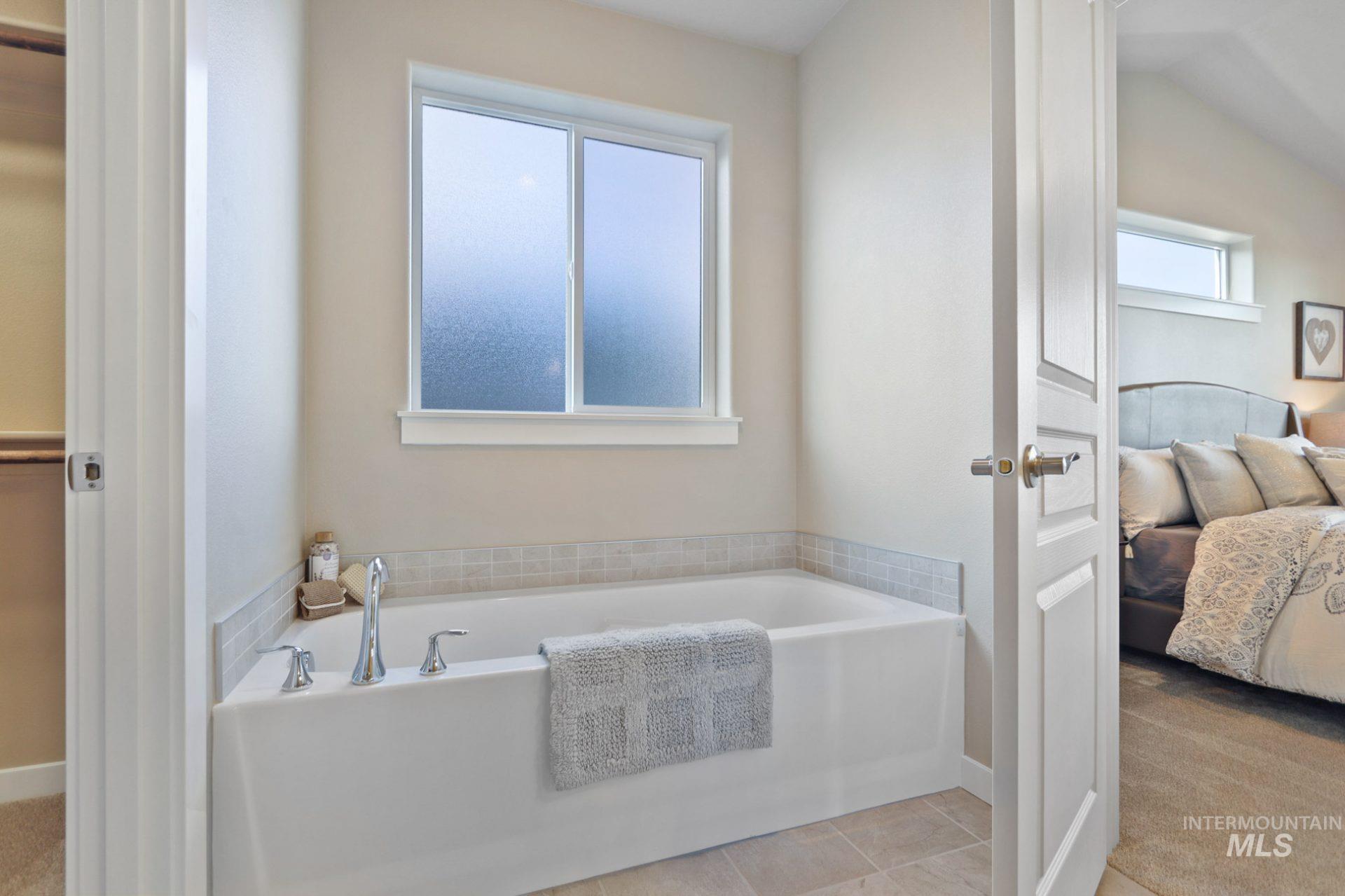 11249 Bluefield Dr, Caldwell, Idaho 83605, 4 Bedrooms, 2 Bathrooms, Residential For Sale, Price $474,990,MLS 98969320