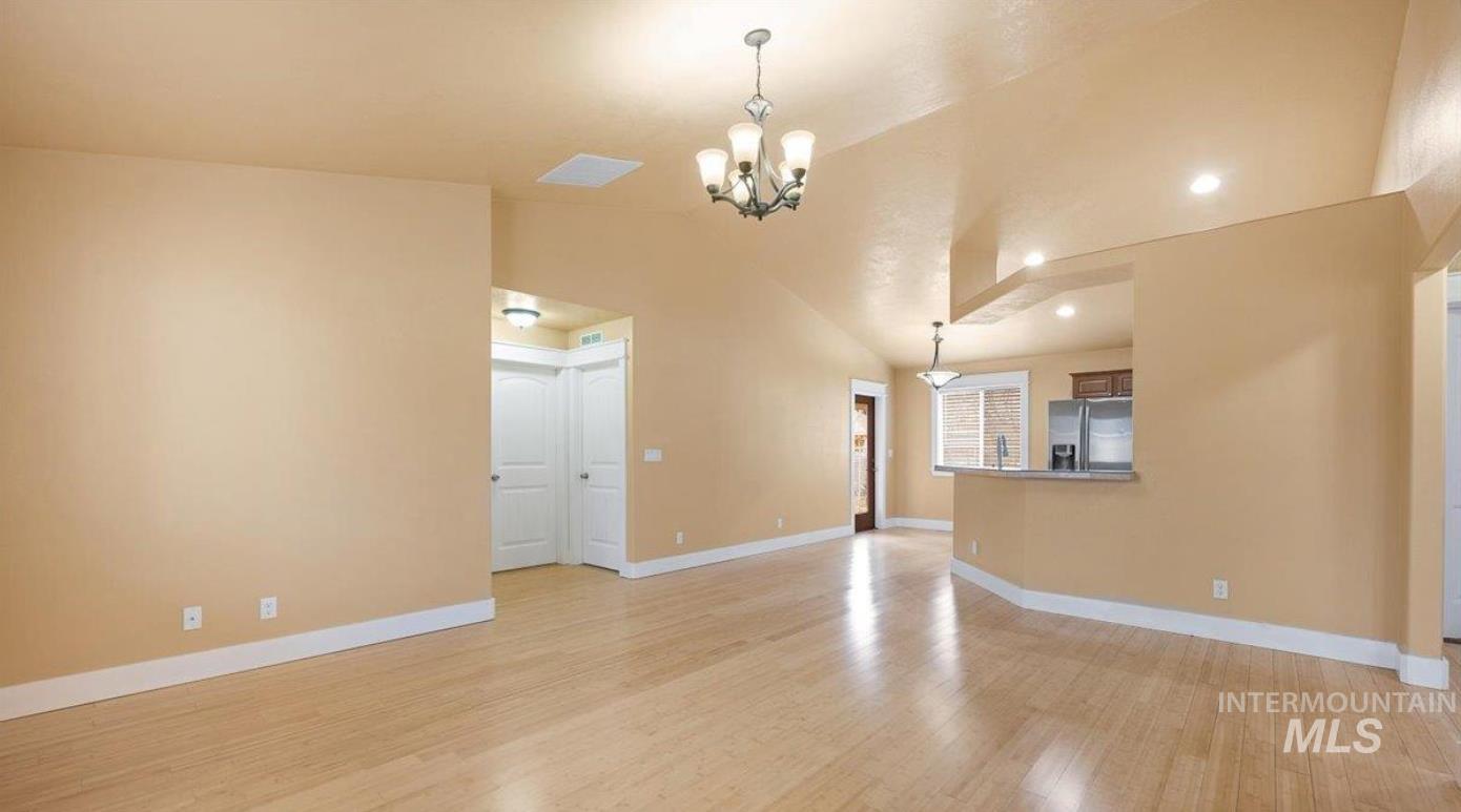 3889 N Maple Grove Rd, Boise, Idaho 83704, 3 Bedrooms, 2 Bathrooms, Residential For Sale, Price $395,000,MLS 98969322