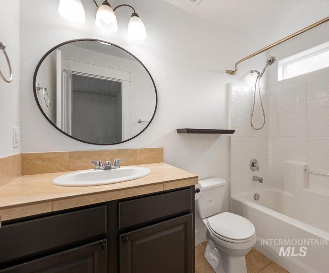 3889 N Maple Grove Rd, Boise, Idaho 83704, 3 Bedrooms, 2 Bathrooms, Residential For Sale, Price $395,000,MLS 98969322