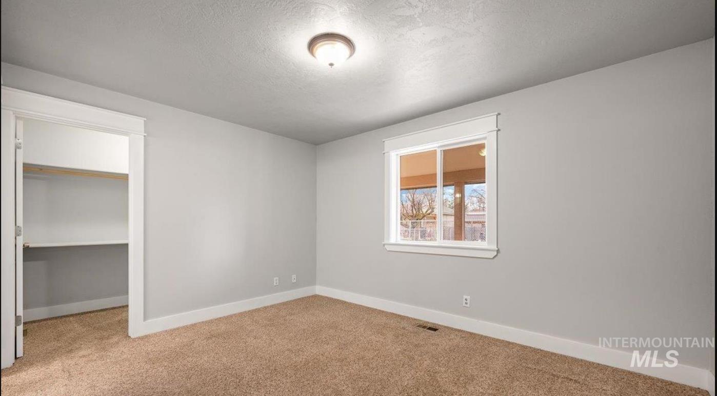 3889 N Maple Grove Rd, Boise, Idaho 83704, 3 Bedrooms, 2 Bathrooms, Residential For Sale, Price $395,000,MLS 98969322