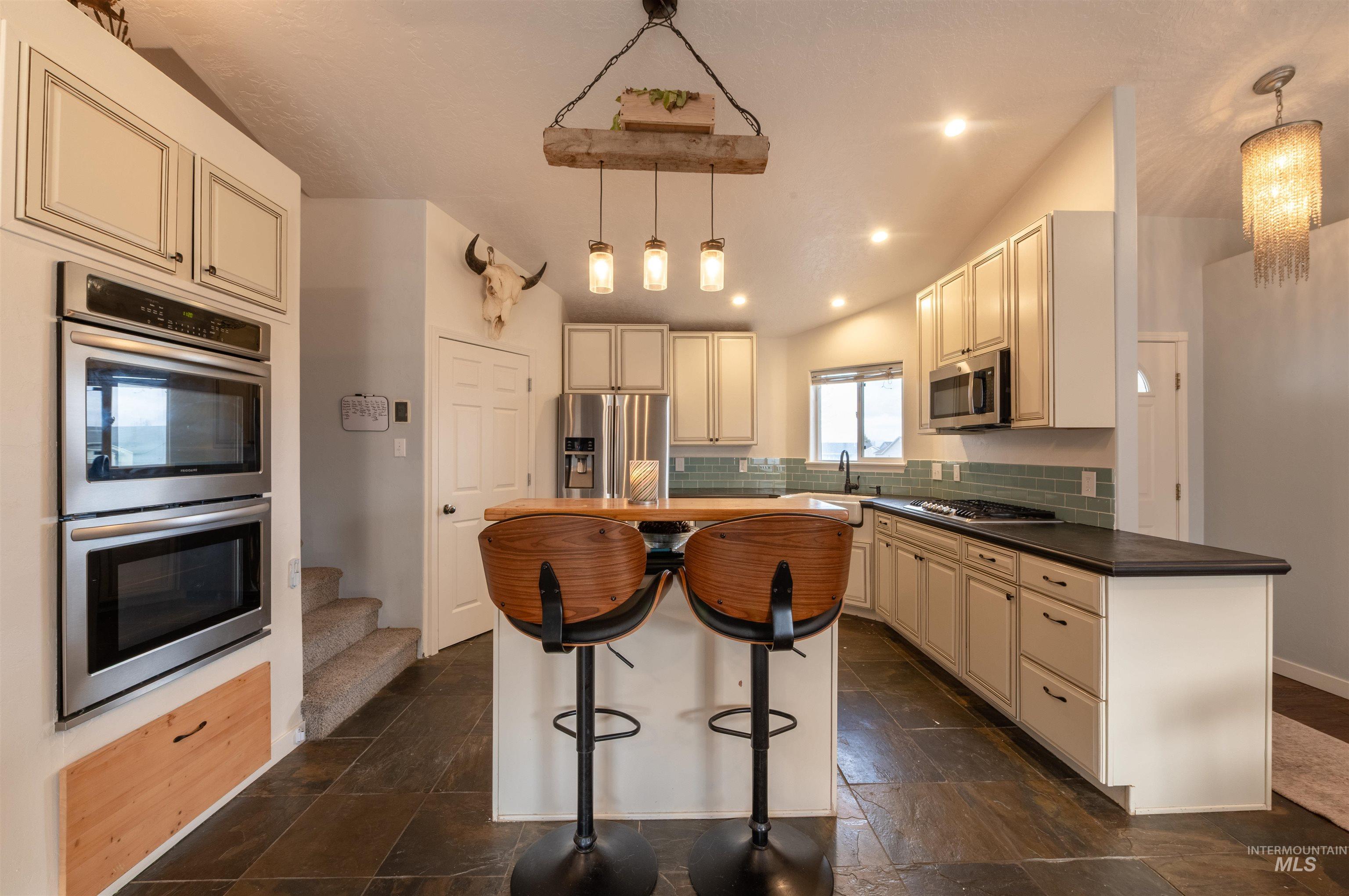 498 Clover Ave., Twin Falls, Idaho 83301, 4 Bedrooms, 2 Bathrooms, Residential For Sale, Price $359,000,MLS 98969325