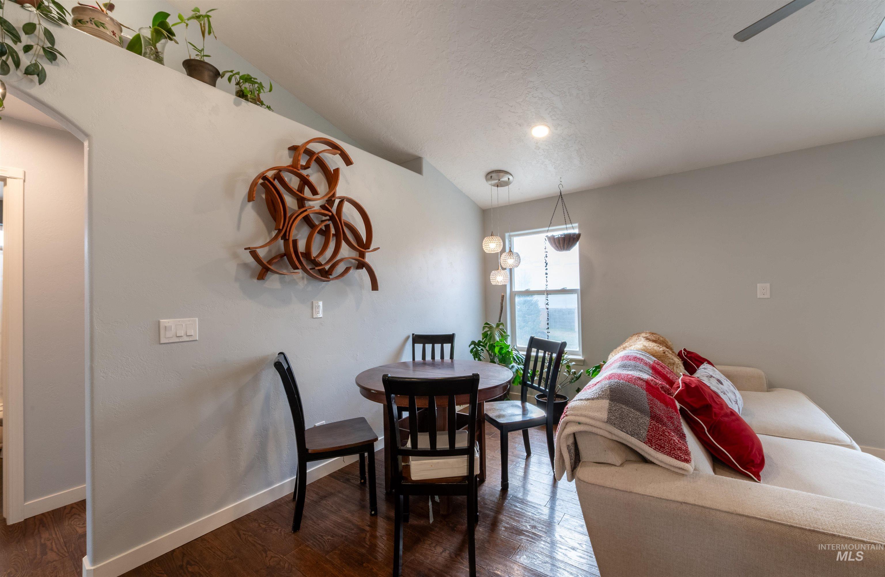 498 Clover Ave., Twin Falls, Idaho 83301, 4 Bedrooms, 2 Bathrooms, Residential For Sale, Price $359,000,MLS 98969325