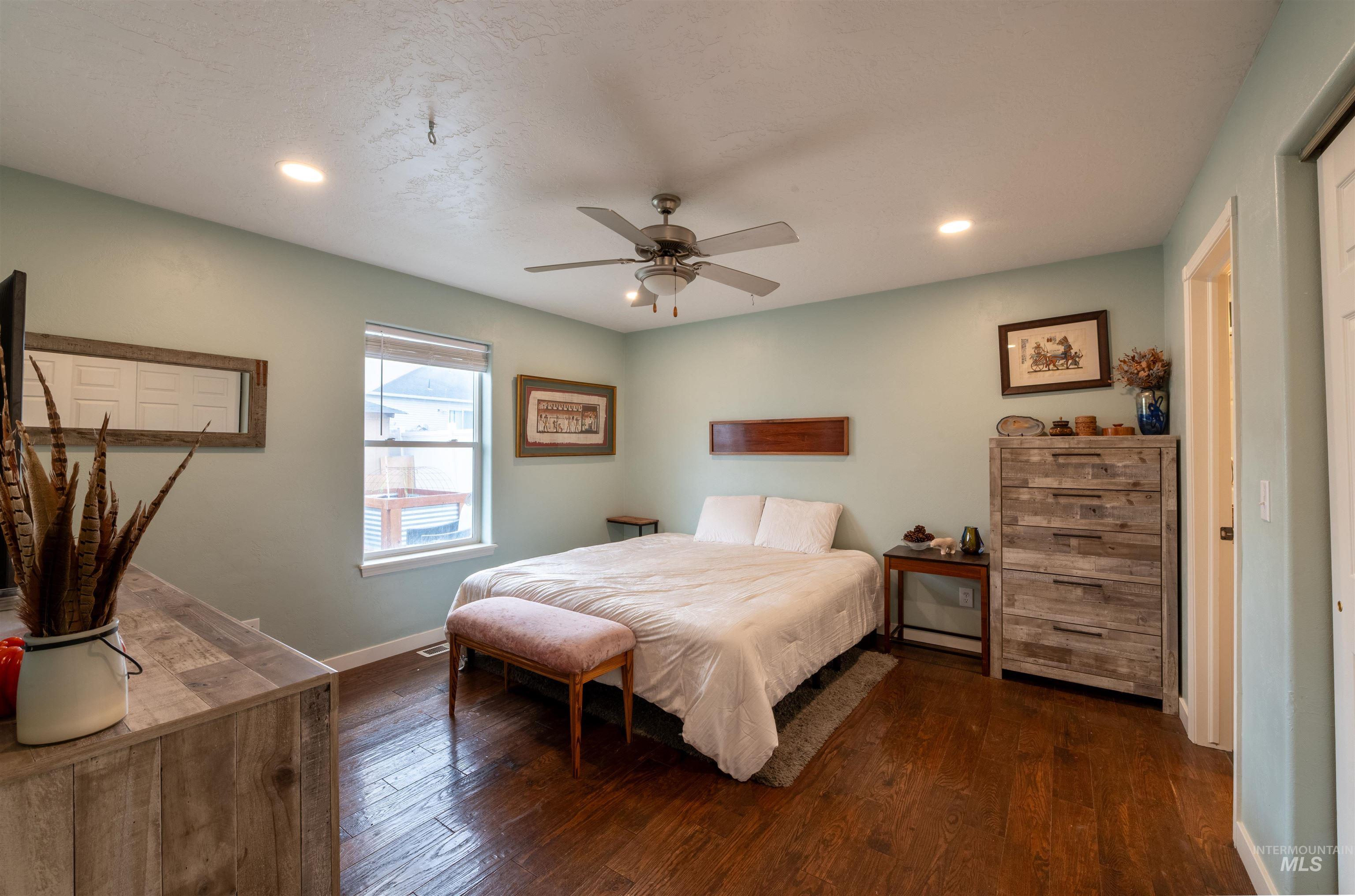 498 Clover Ave., Twin Falls, Idaho 83301, 4 Bedrooms, 2 Bathrooms, Residential For Sale, Price $359,000,MLS 98969325