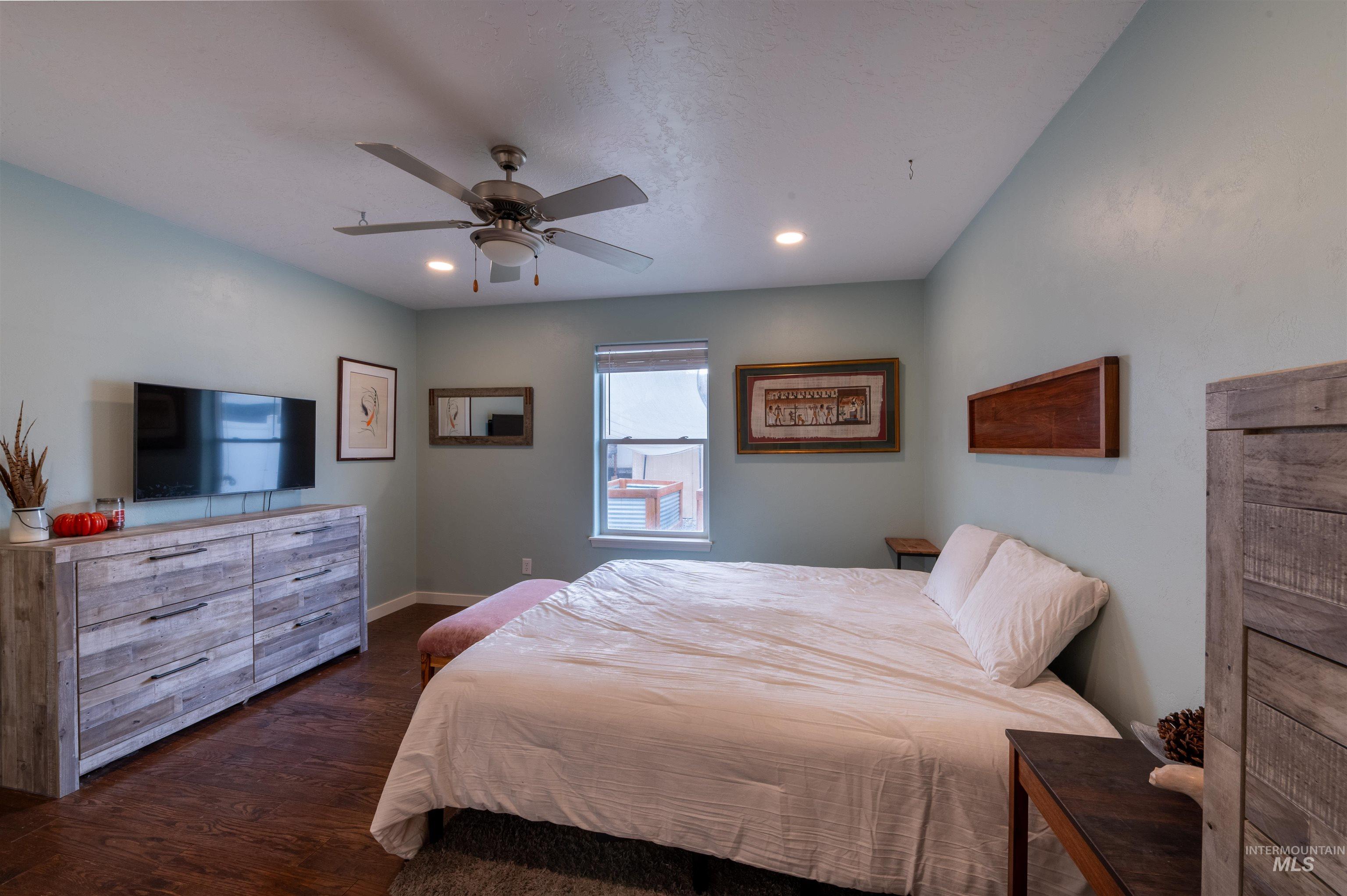 498 Clover Ave., Twin Falls, Idaho 83301, 4 Bedrooms, 2 Bathrooms, Residential For Sale, Price $359,000,MLS 98969325