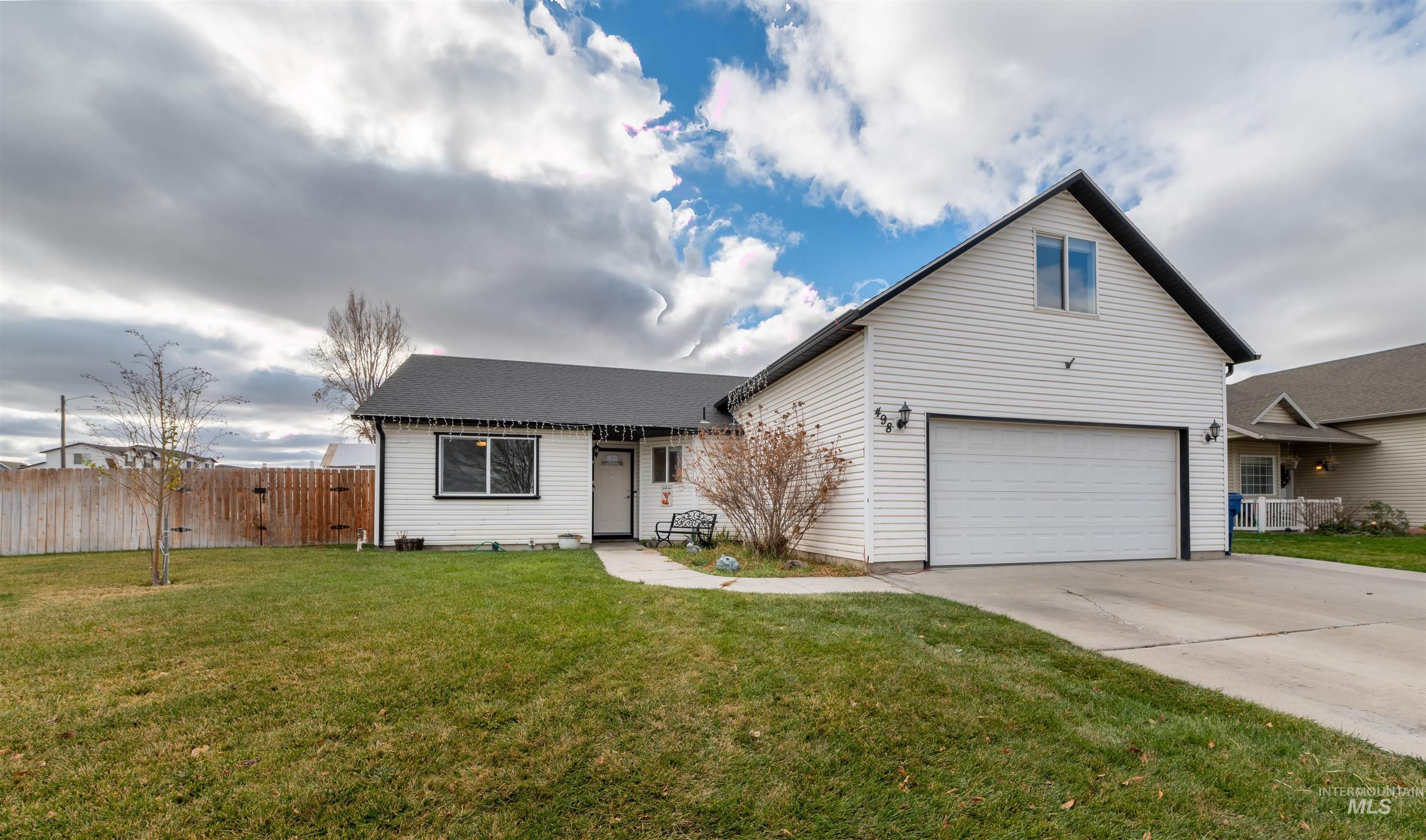 498 Clover Ave., Twin Falls, Idaho 83301, 4 Bedrooms, 2 Bathrooms, Residential For Sale, Price $359,000,MLS 98969325