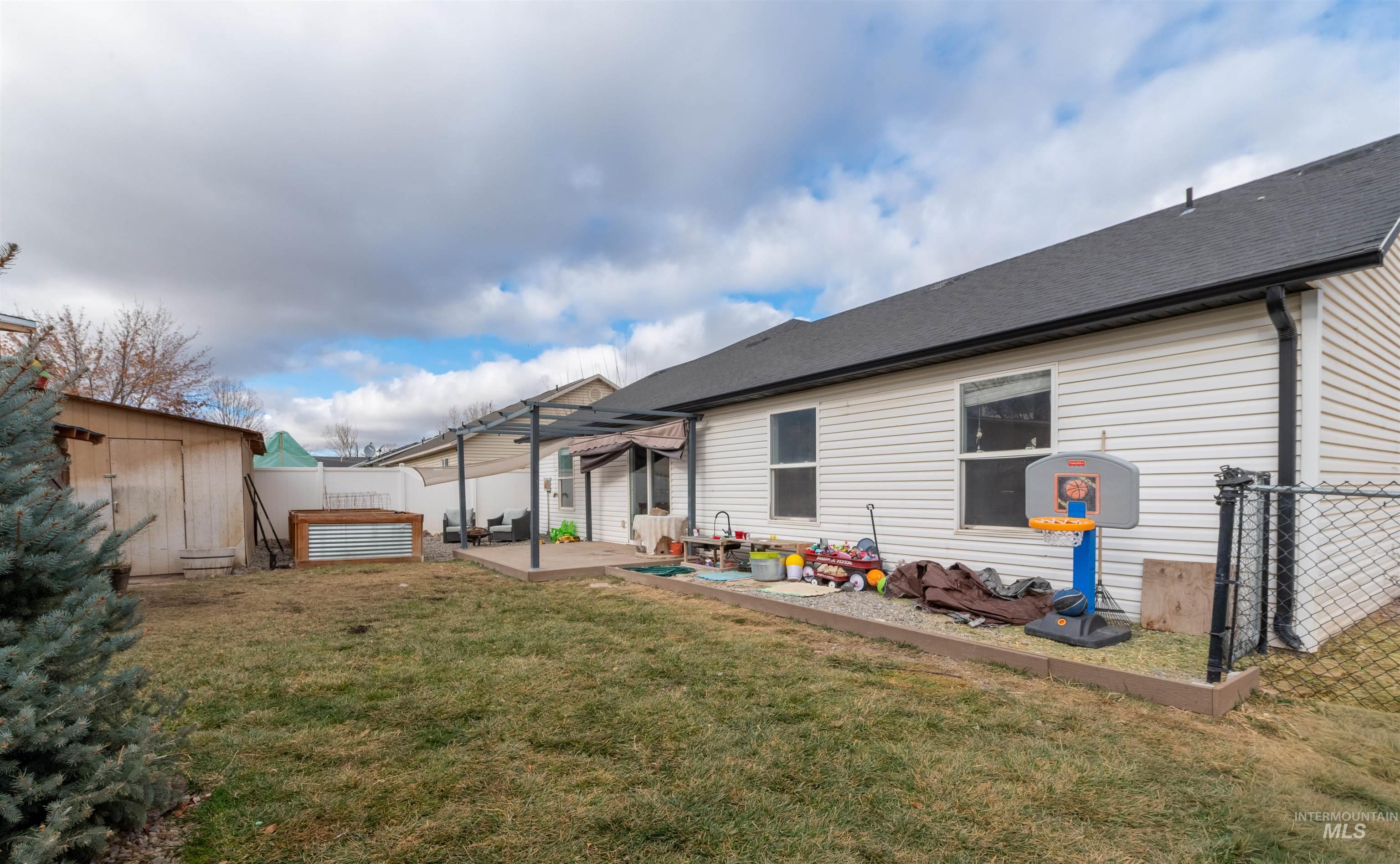 498 Clover Ave., Twin Falls, Idaho 83301, 4 Bedrooms, 2 Bathrooms, Residential For Sale, Price $359,000,MLS 98969325