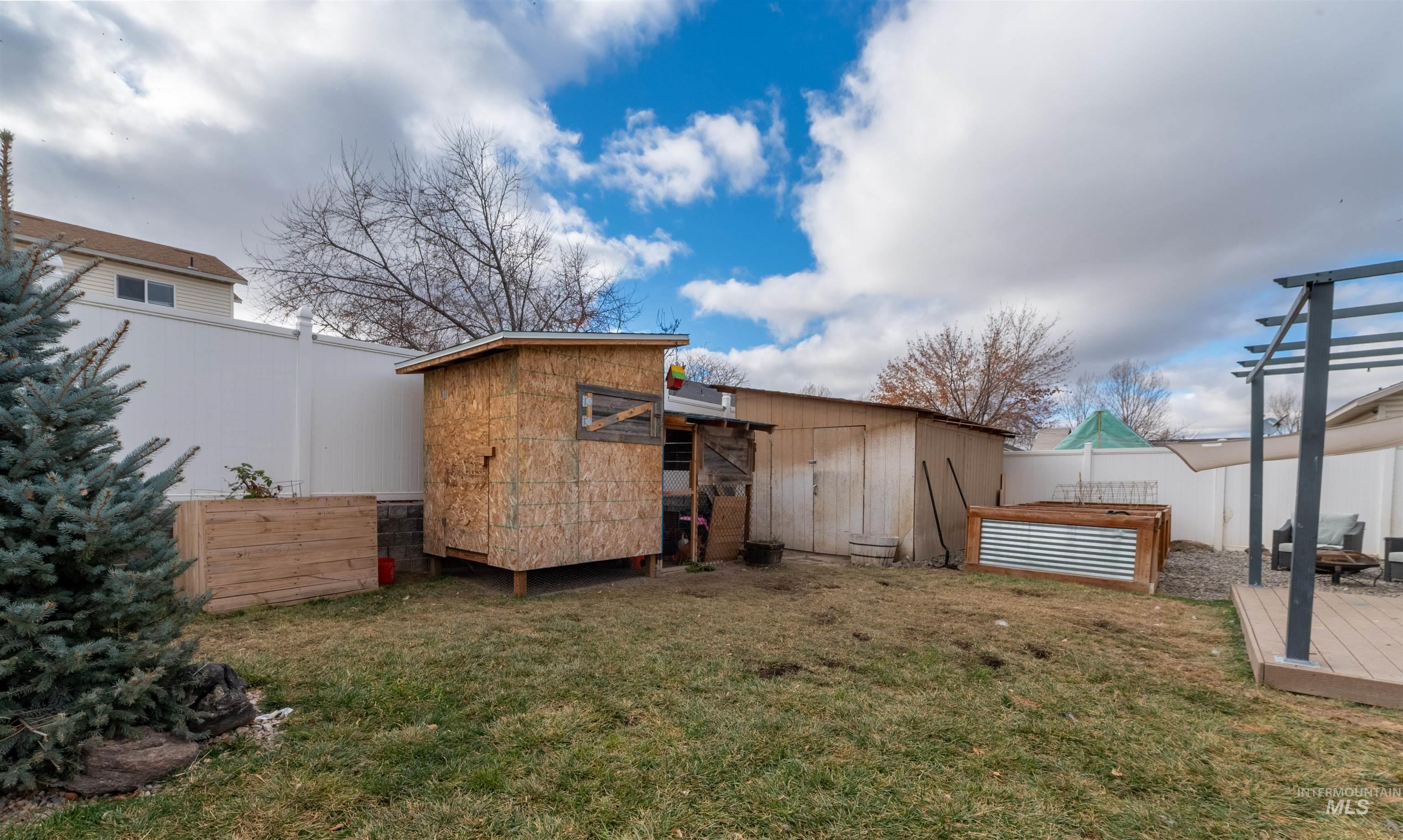 498 Clover Ave., Twin Falls, Idaho 83301, 4 Bedrooms, 2 Bathrooms, Residential For Sale, Price $359,000,MLS 98969325