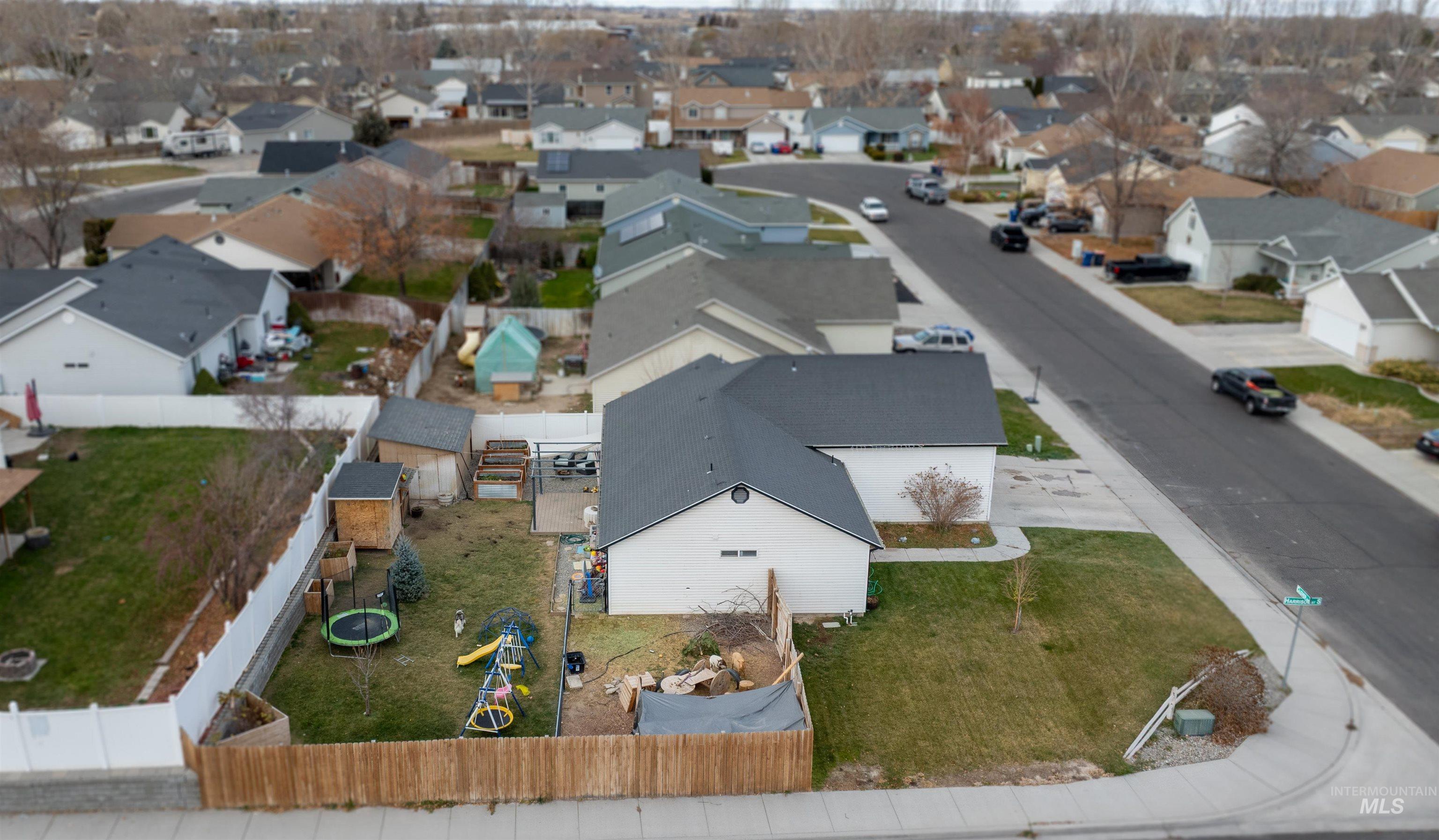 498 Clover Ave., Twin Falls, Idaho 83301, 4 Bedrooms, 2 Bathrooms, Residential For Sale, Price $359,000,MLS 98969325