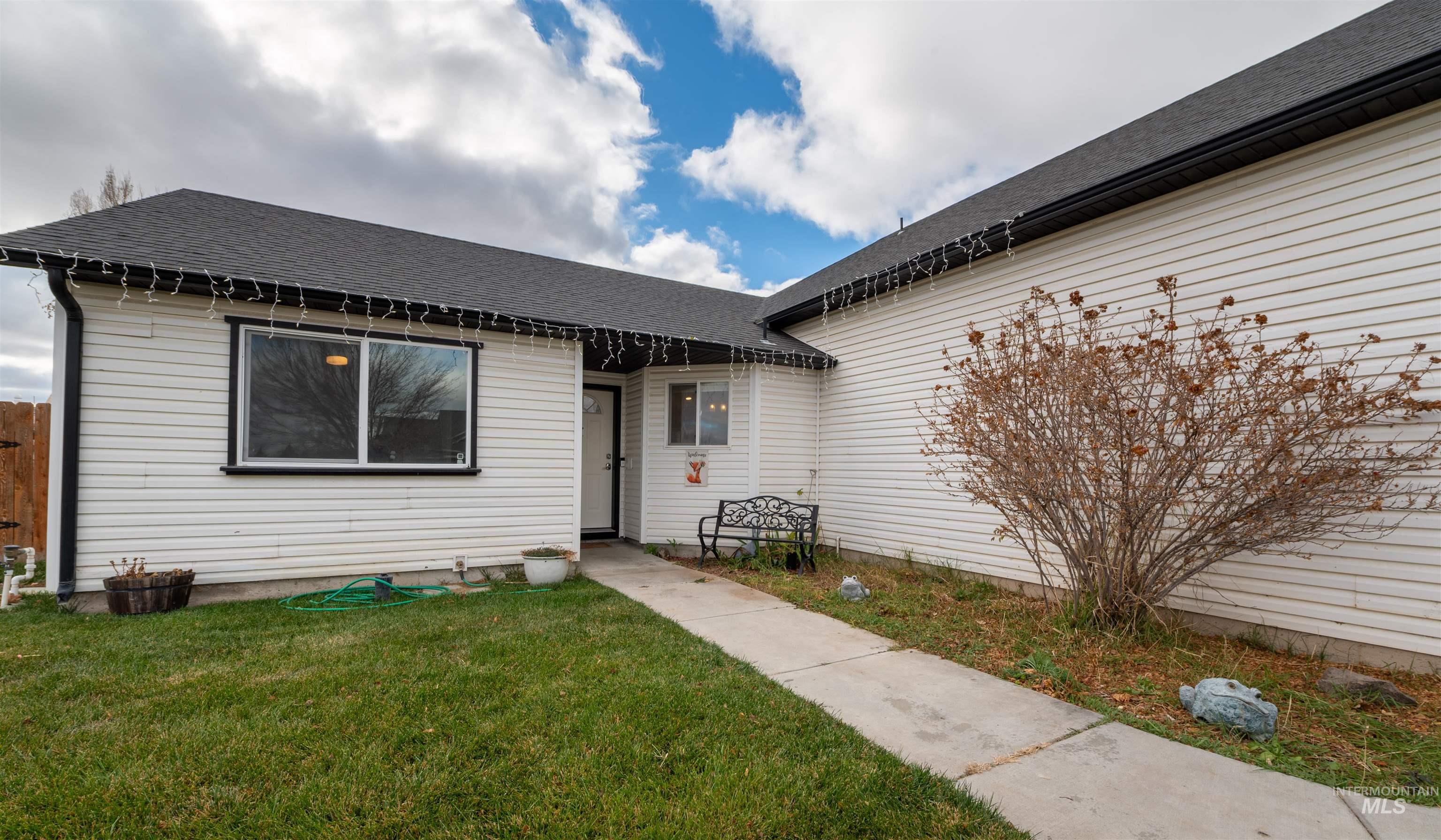 498 Clover Ave., Twin Falls, Idaho 83301, 4 Bedrooms, 2 Bathrooms, Residential For Sale, Price $359,000,MLS 98969325