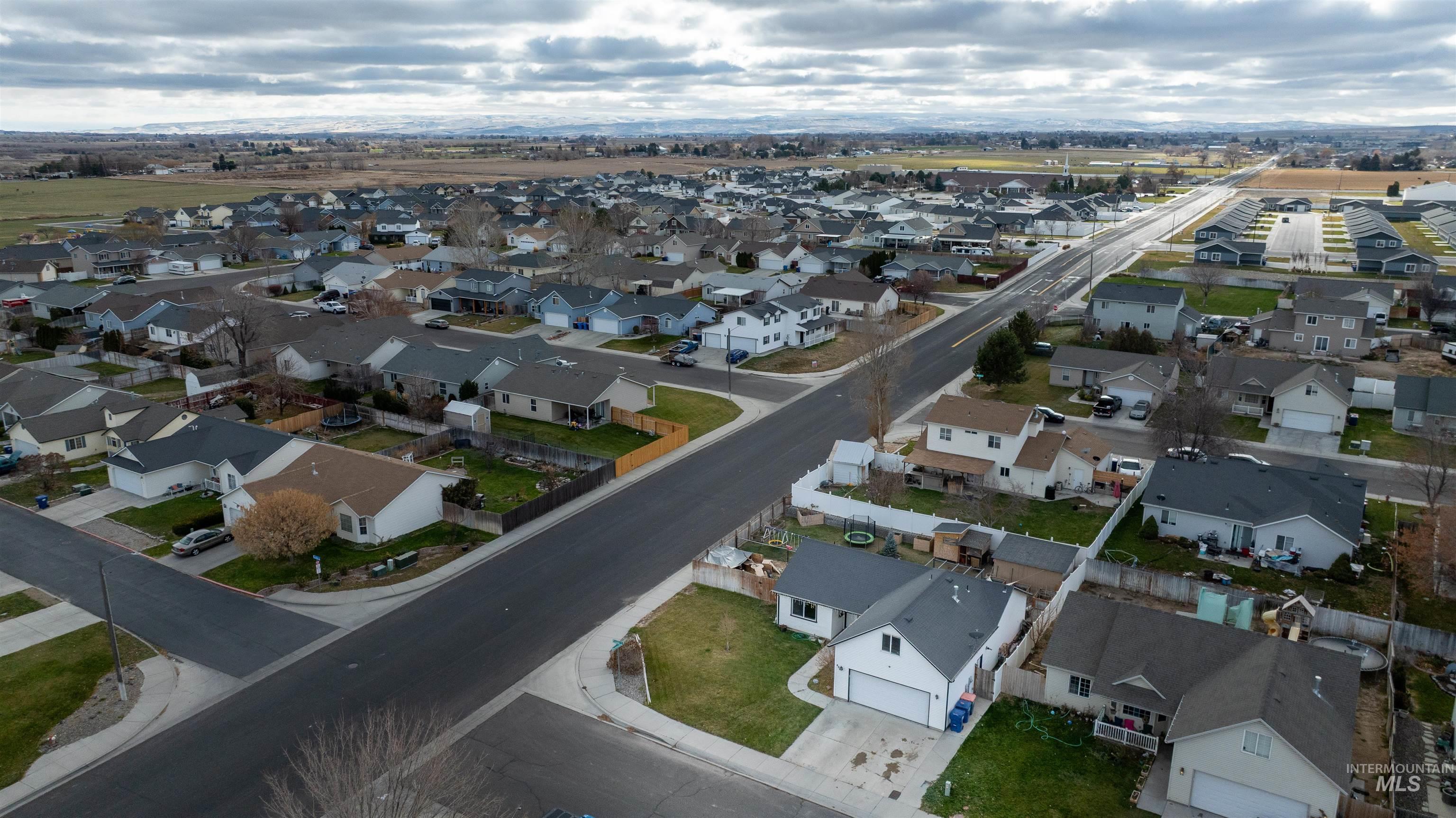 498 Clover Ave., Twin Falls, Idaho 83301, 4 Bedrooms, 2 Bathrooms, Residential For Sale, Price $359,000,MLS 98969325