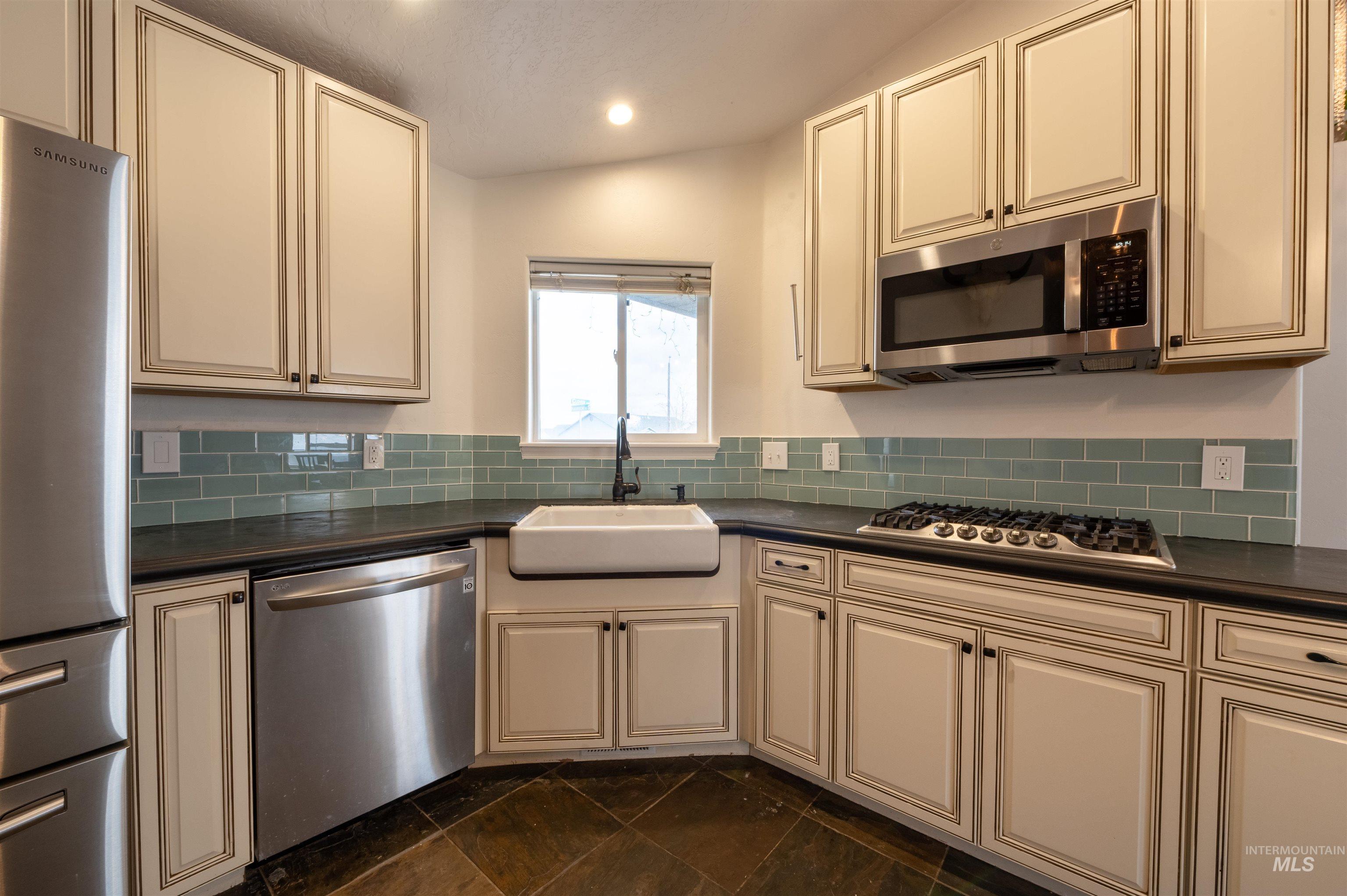 498 Clover Ave., Twin Falls, Idaho 83301, 4 Bedrooms, 2 Bathrooms, Residential For Sale, Price $359,000,MLS 98969325