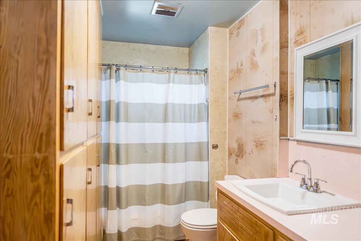 137 S 200 W, Jerome, Idaho 83338, 3 Bedrooms, 2 Bathrooms, Residential For Sale, Price $395,000,MLS 98969326