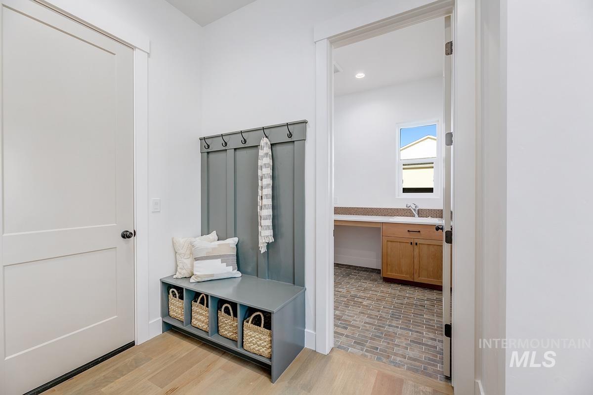 21726 Appaloosa Ave, Star, Idaho 83669, 4 Bedrooms, 3.5 Bathrooms, Residential For Sale, Price $1,127,044,MLS 98969327