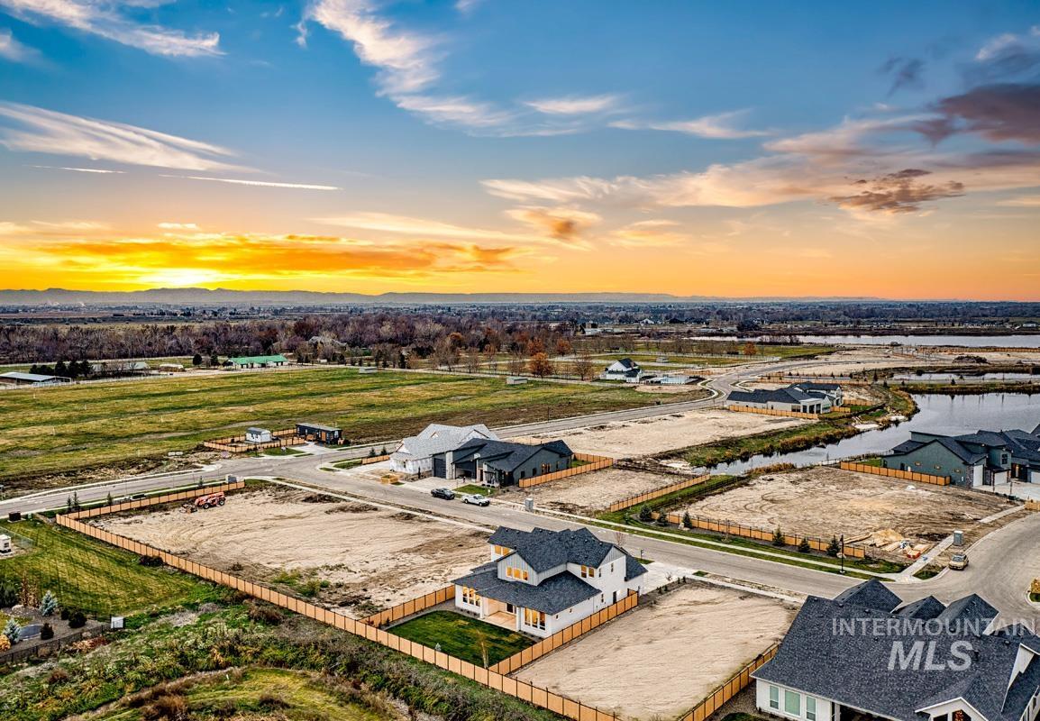 21726 Appaloosa Ave, Star, Idaho 83669, 4 Bedrooms, 3.5 Bathrooms, Residential For Sale, Price $1,127,044,MLS 98969327