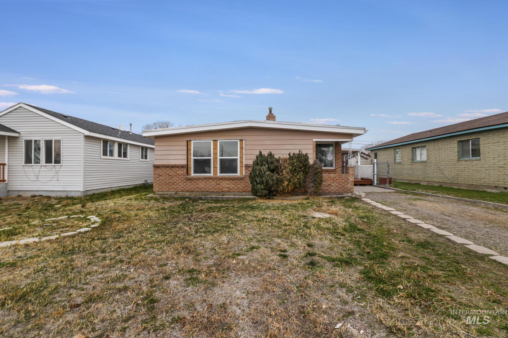 720 14Th Ave N, Buhl, Idaho 83316-1449, 2 Bedrooms, 1 Bathroom, Residential For Sale, Price $282,000,MLS 98969330