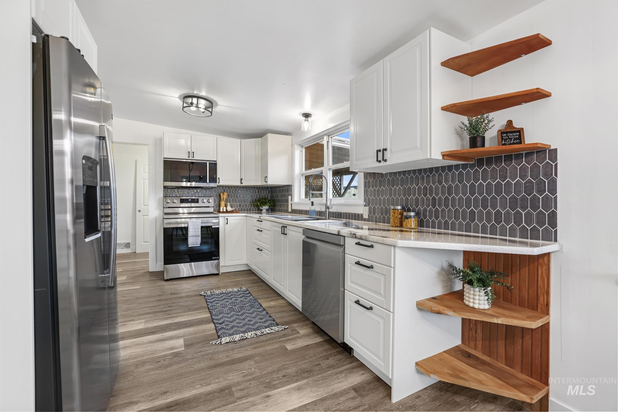 720 14Th Ave N, Buhl, Idaho 83316-1449, 2 Bedrooms, 1 Bathroom, Residential For Sale, Price $282,000,MLS 98969330