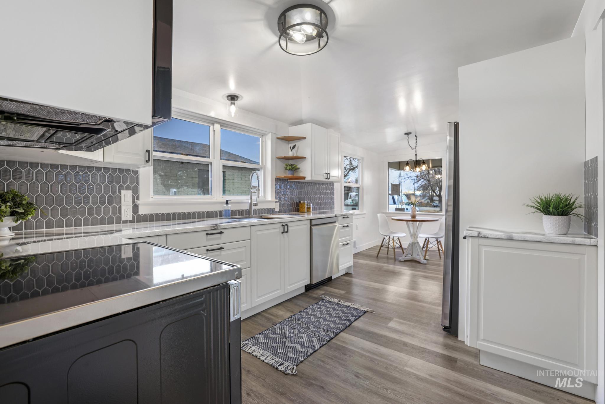 720 14Th Ave N, Buhl, Idaho 83316-1449, 2 Bedrooms, 1 Bathroom, Residential For Sale, Price $282,000,MLS 98969330