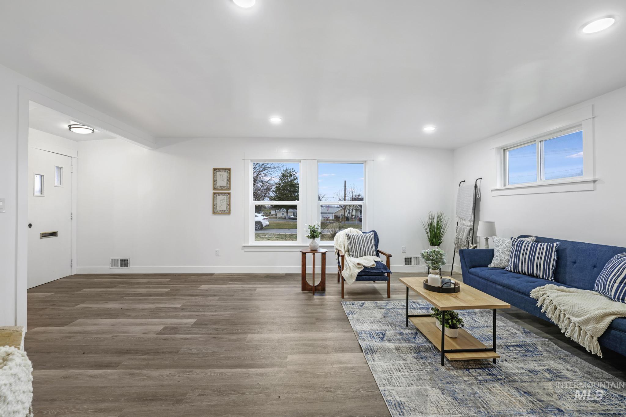 720 14Th Ave N, Buhl, Idaho 83316-1449, 2 Bedrooms, 1 Bathroom, Residential For Sale, Price $282,000,MLS 98969330