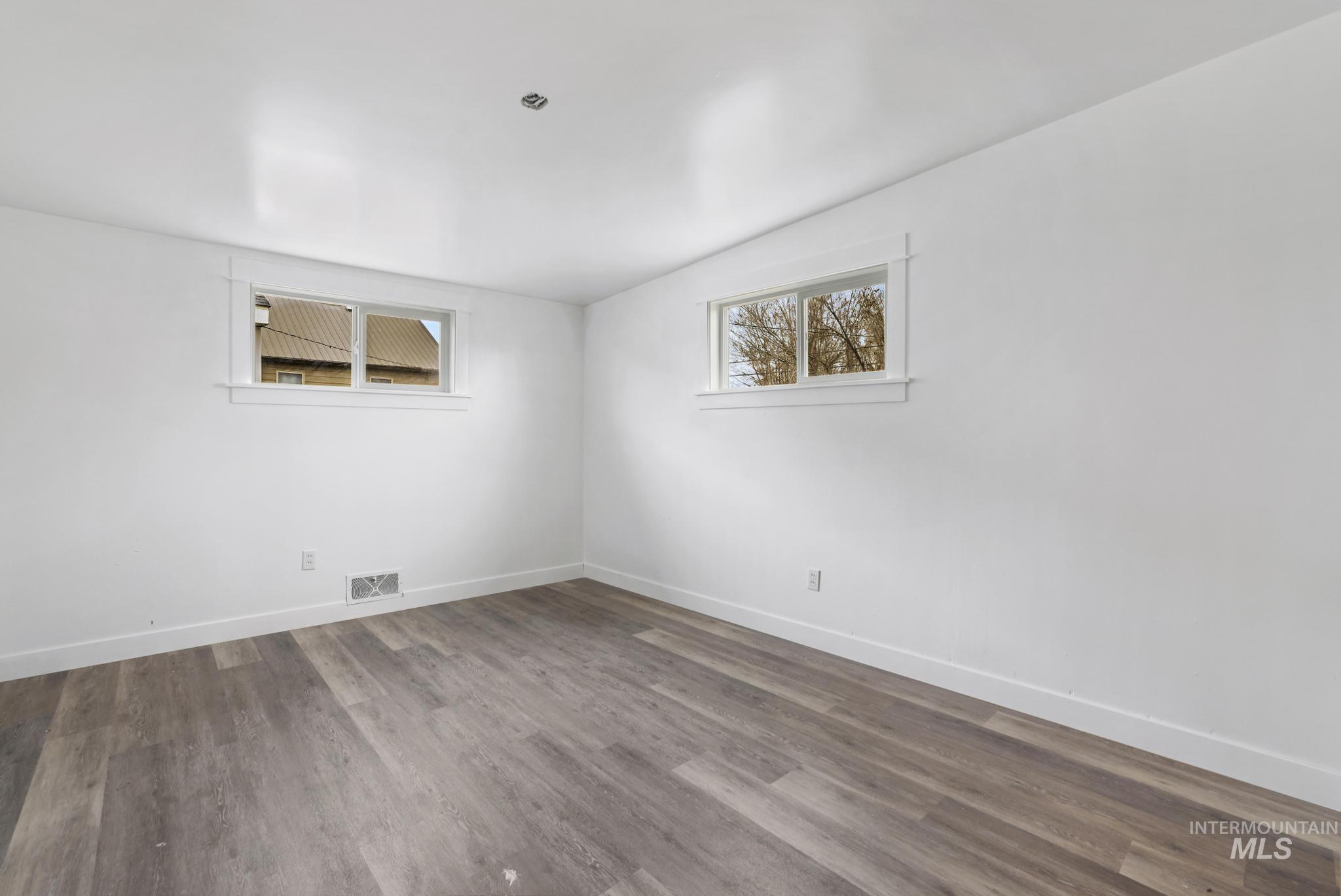 720 14Th Ave N, Buhl, Idaho 83316-1449, 2 Bedrooms, 1 Bathroom, Residential For Sale, Price $282,000,MLS 98969330