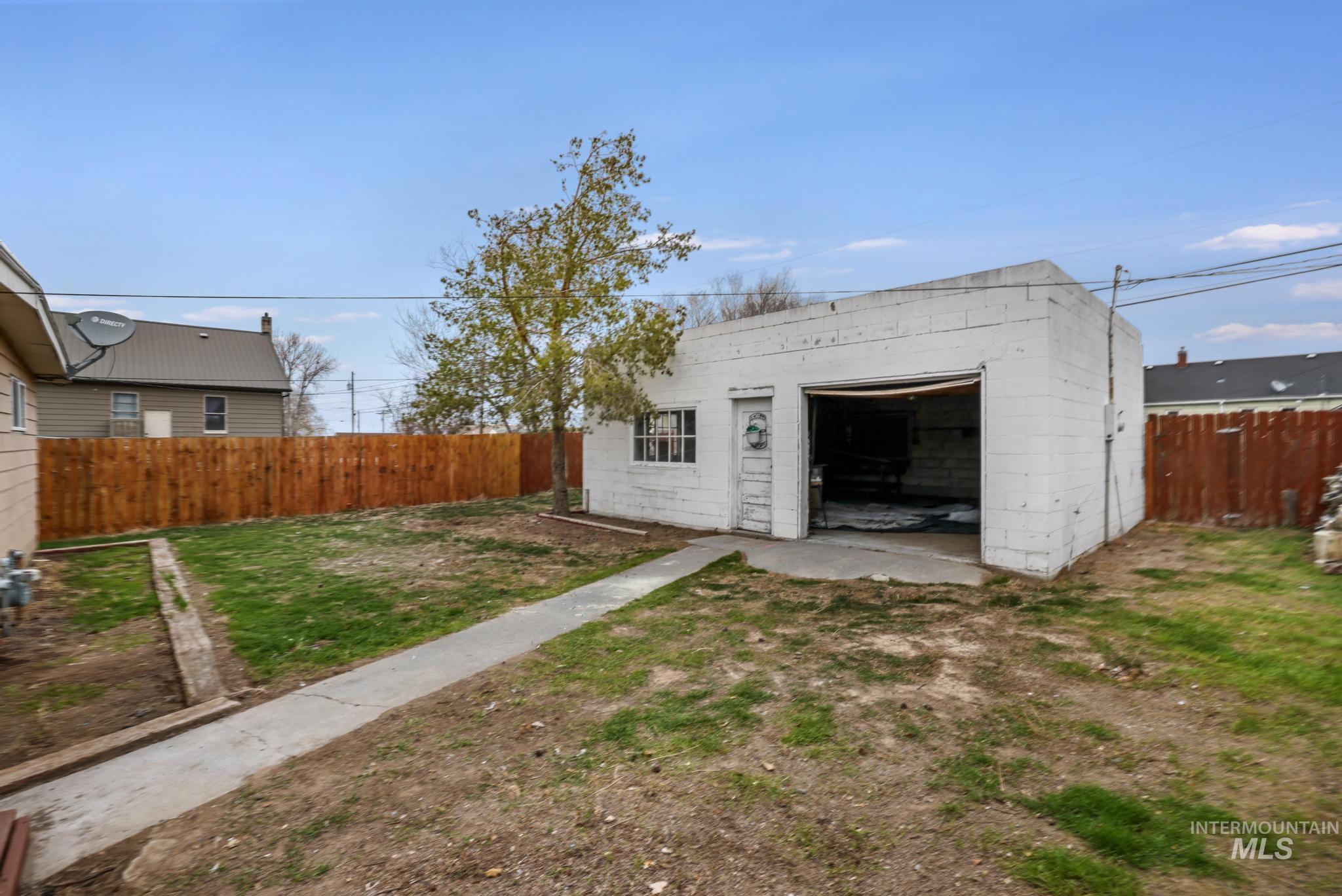 720 14Th Ave N, Buhl, Idaho 83316-1449, 2 Bedrooms, 1 Bathroom, Residential For Sale, Price $282,000,MLS 98969330