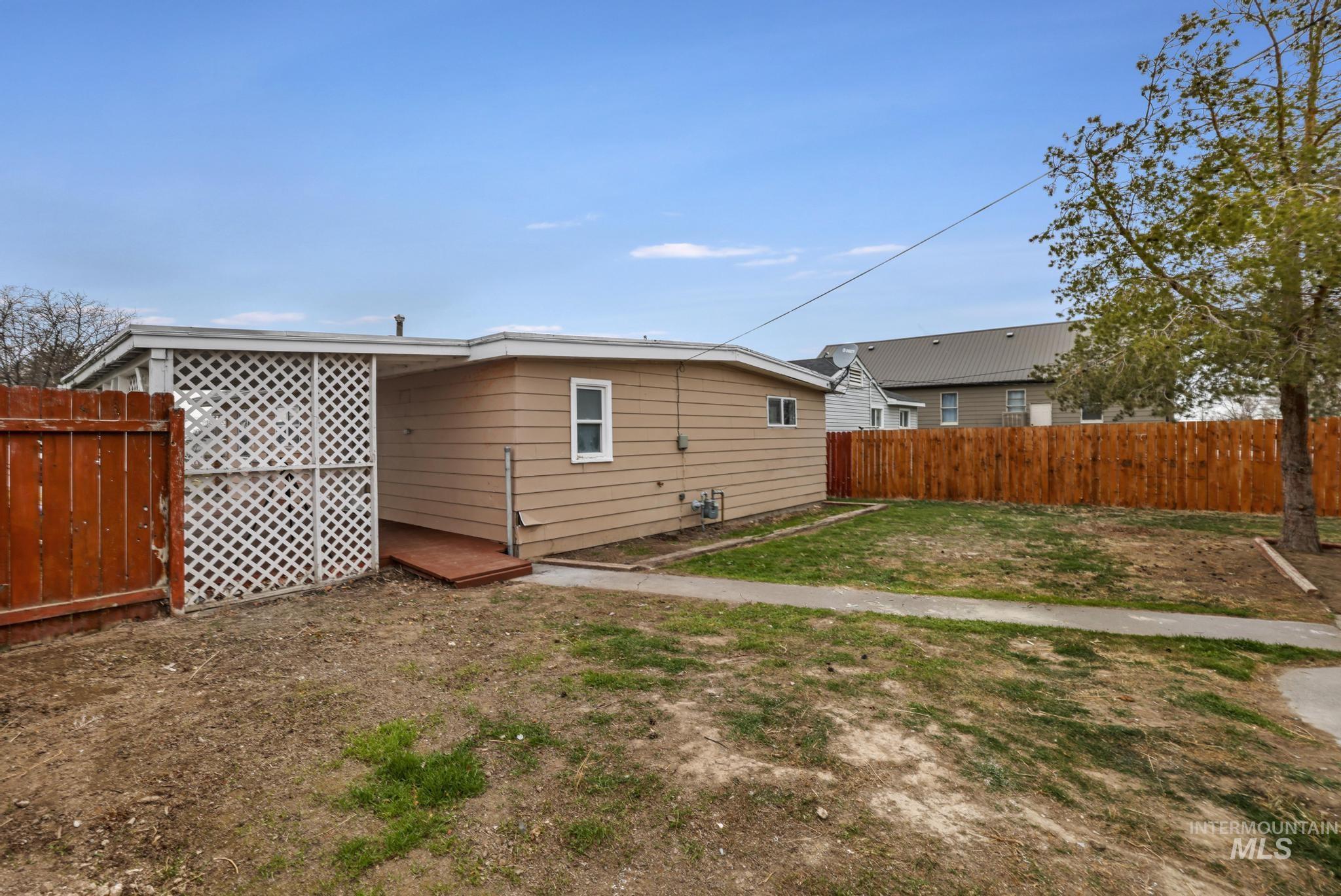 720 14Th Ave N, Buhl, Idaho 83316-1449, 2 Bedrooms, 1 Bathroom, Residential For Sale, Price $282,000,MLS 98969330