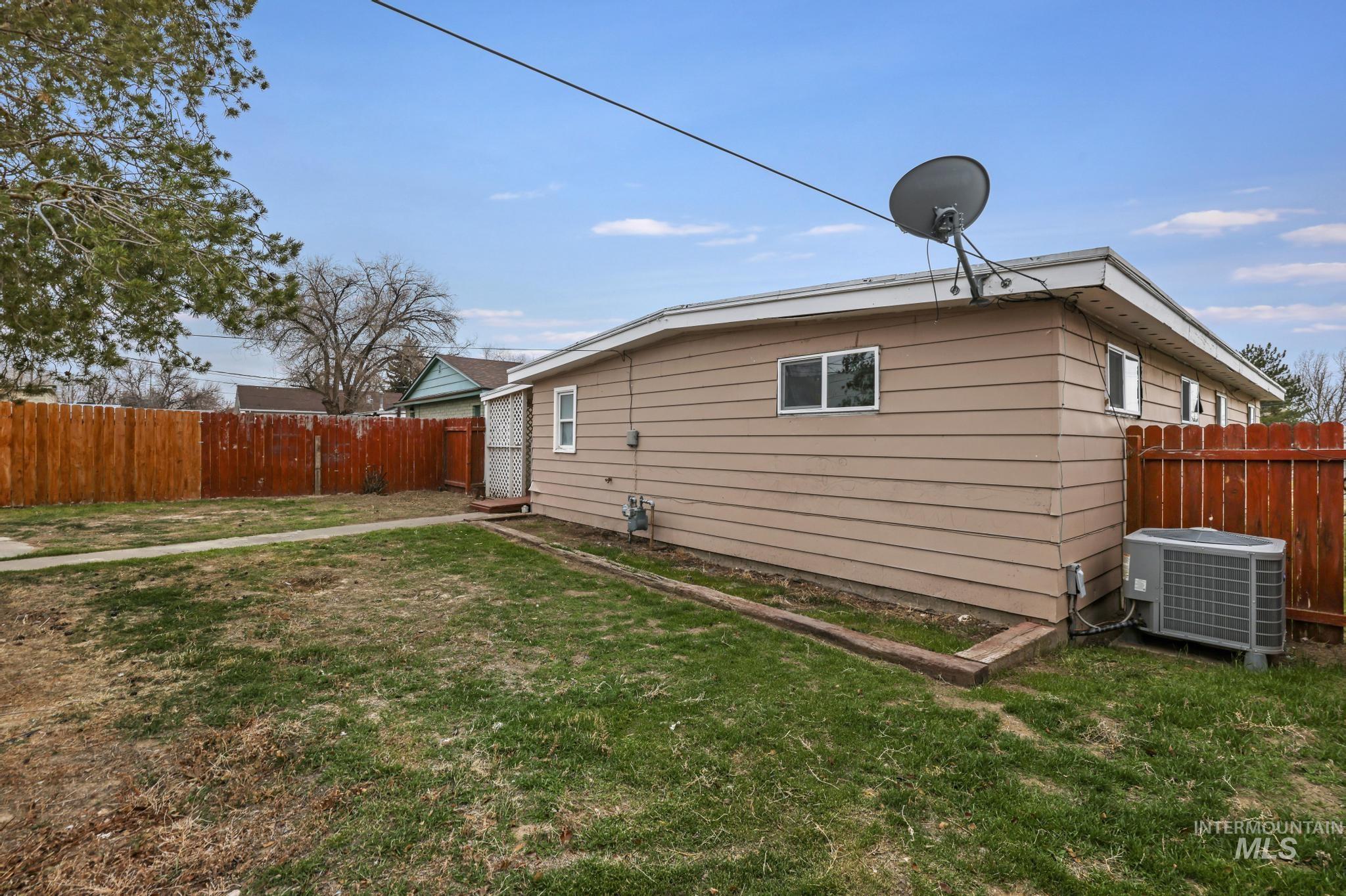 720 14Th Ave N, Buhl, Idaho 83316-1449, 2 Bedrooms, 1 Bathroom, Residential For Sale, Price $282,000,MLS 98969330