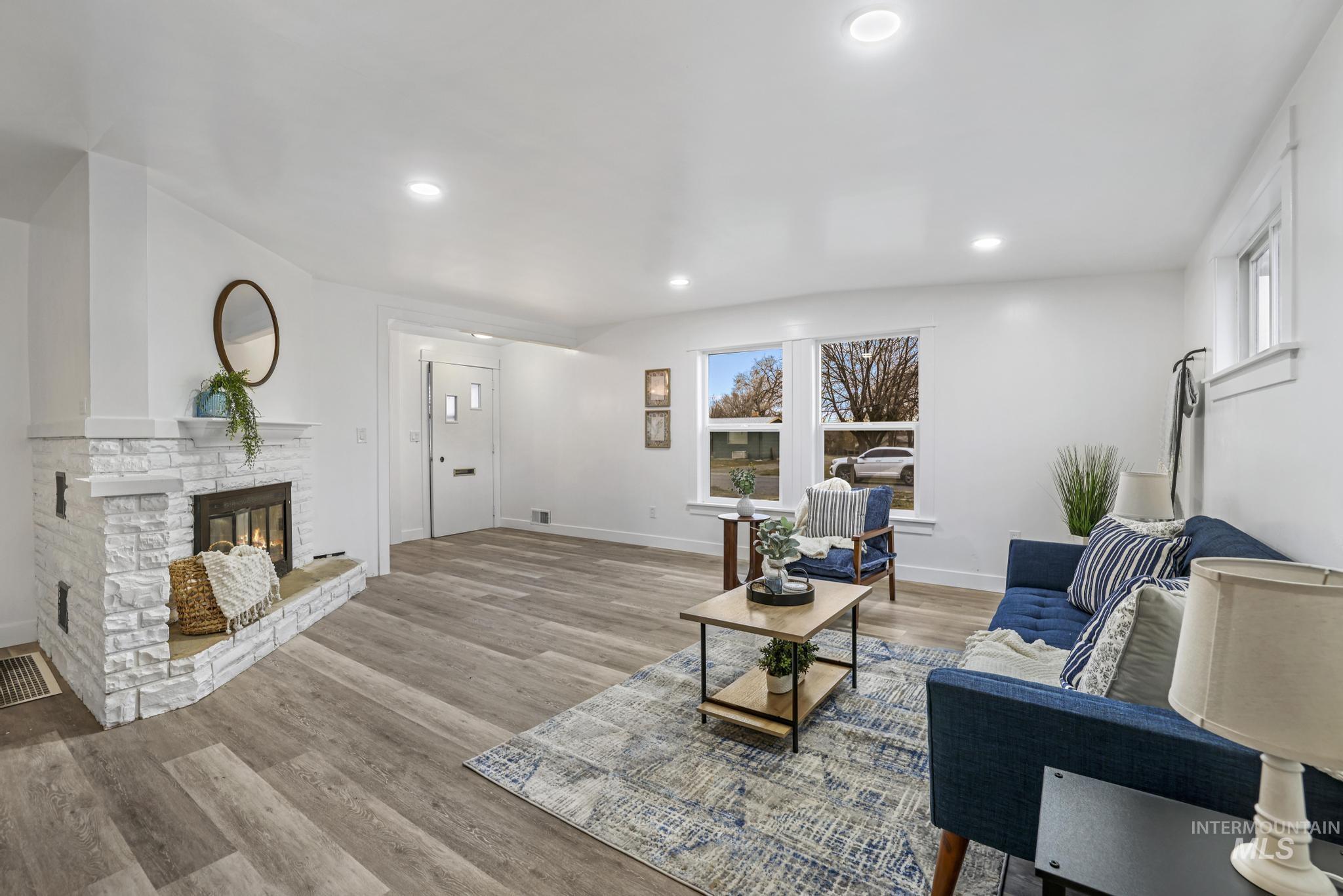 720 14Th Ave N, Buhl, Idaho 83316-1449, 2 Bedrooms, 1 Bathroom, Residential For Sale, Price $282,000,MLS 98969330