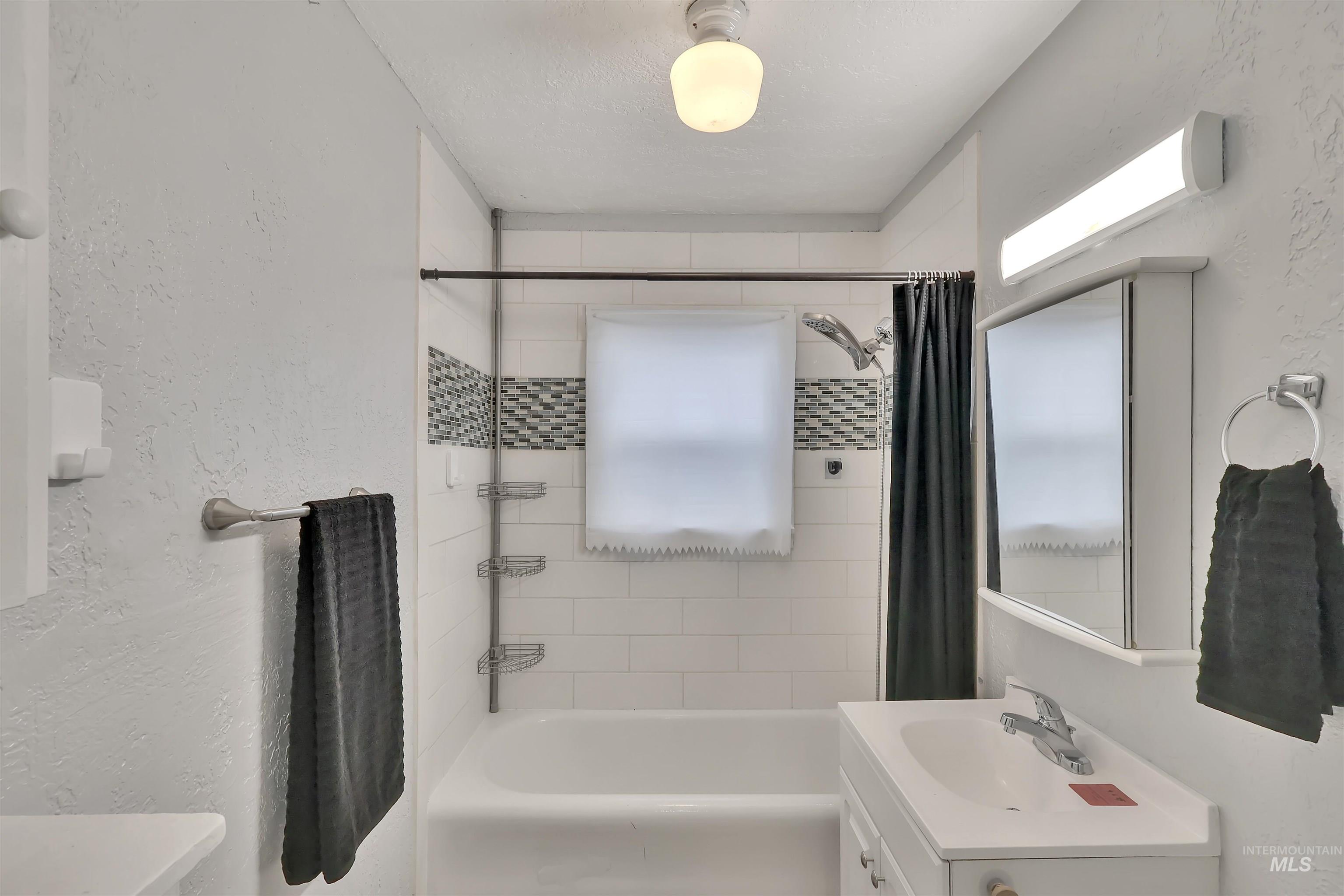 426 9th Ave N., Buhl, Idaho 83316, 3 Bedrooms, 1 Bathroom, Residential For Sale, Price $235,000,MLS 98969338