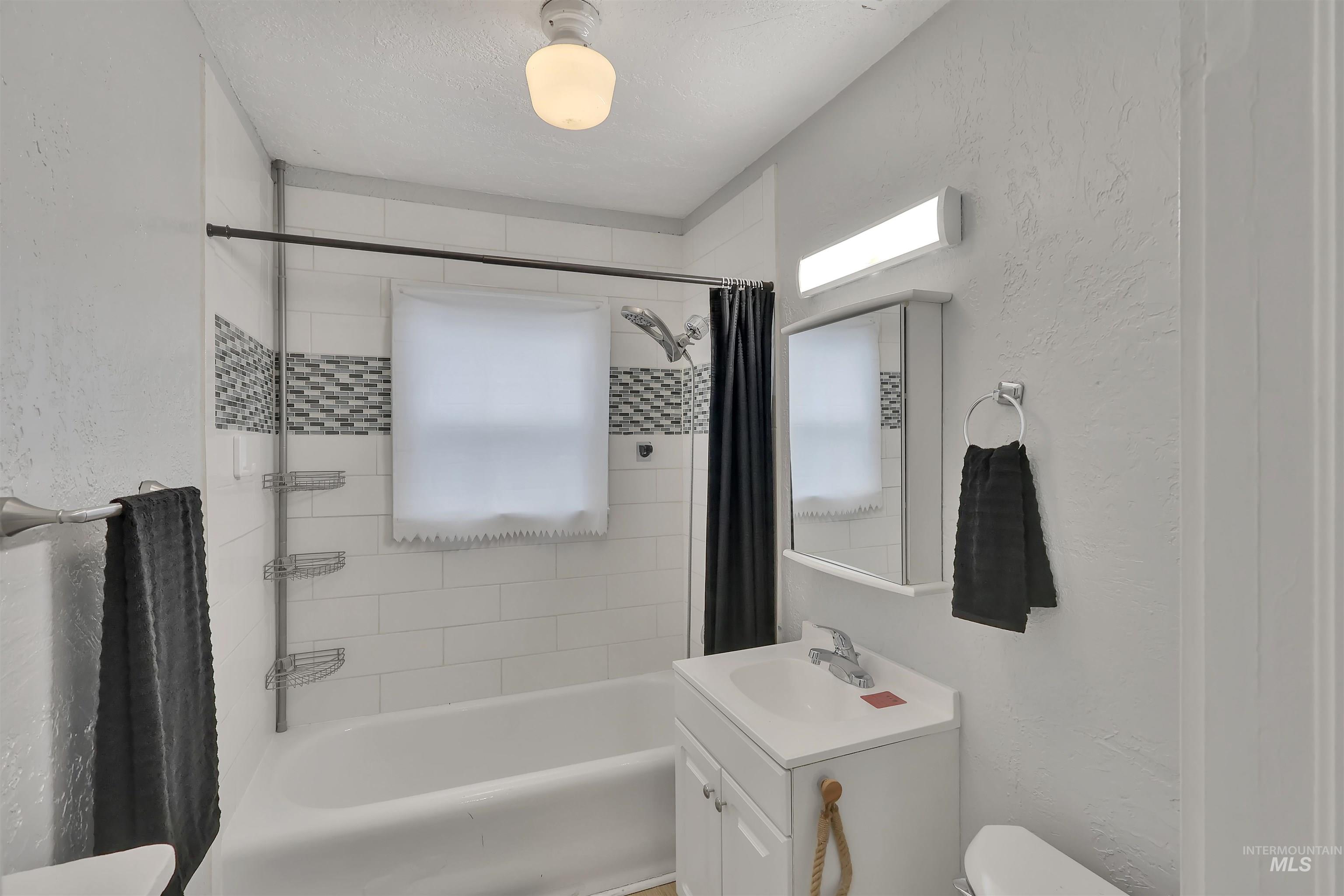 426 9th Ave N., Buhl, Idaho 83316, 3 Bedrooms, 1 Bathroom, Residential For Sale, Price $235,000,MLS 98969338