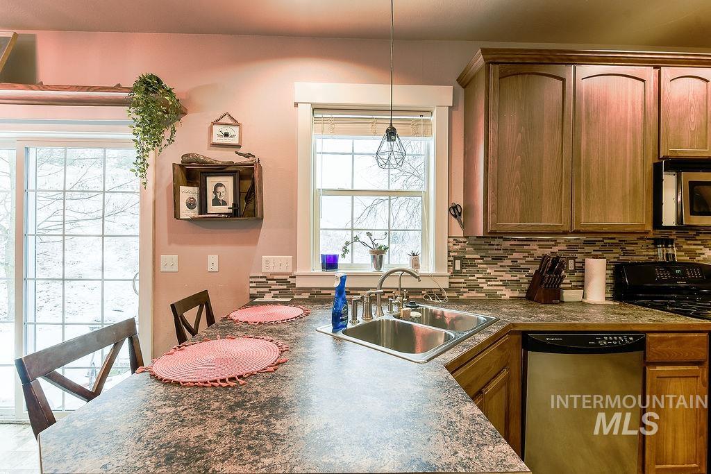 617 Britton Ln., Moscow, Idaho 83843, 3 Bedrooms, 2.5 Bathrooms, Residential For Sale, Price $379,500,MLS 98969341