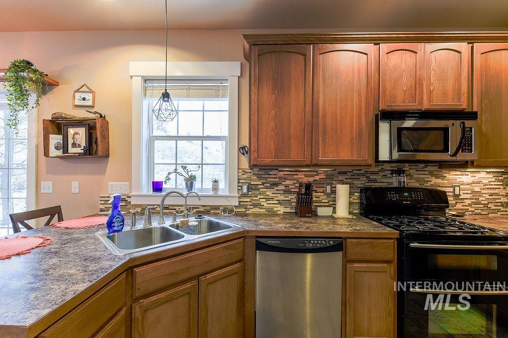 617 Britton Ln., Moscow, Idaho 83843, 3 Bedrooms, 2.5 Bathrooms, Residential For Sale, Price $379,500,MLS 98969341