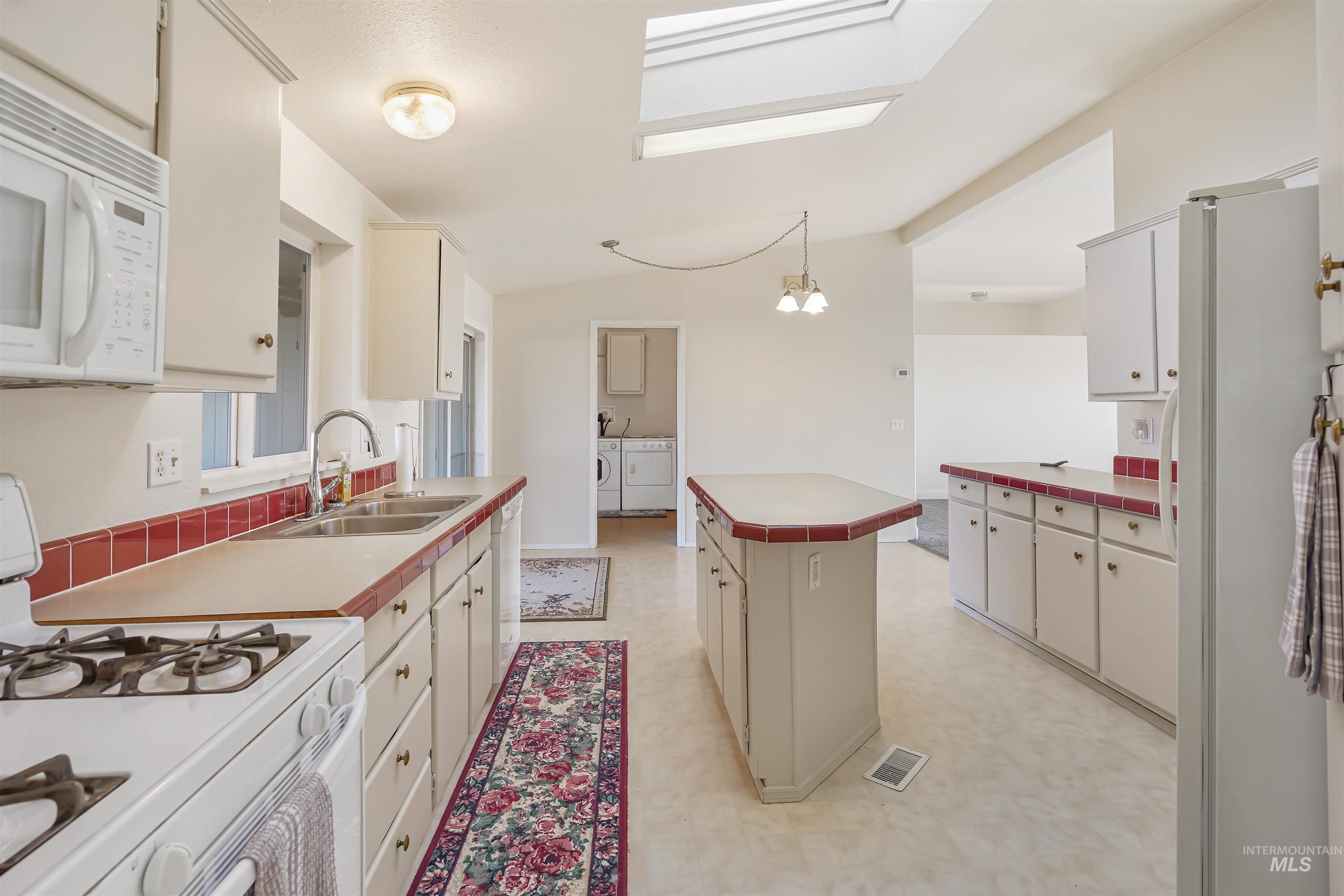 70 N 750 W, Paul, Idaho 83347, 3 Bedrooms, 2.5 Bathrooms, Residential For Sale, Price $450,000,MLS 98969342