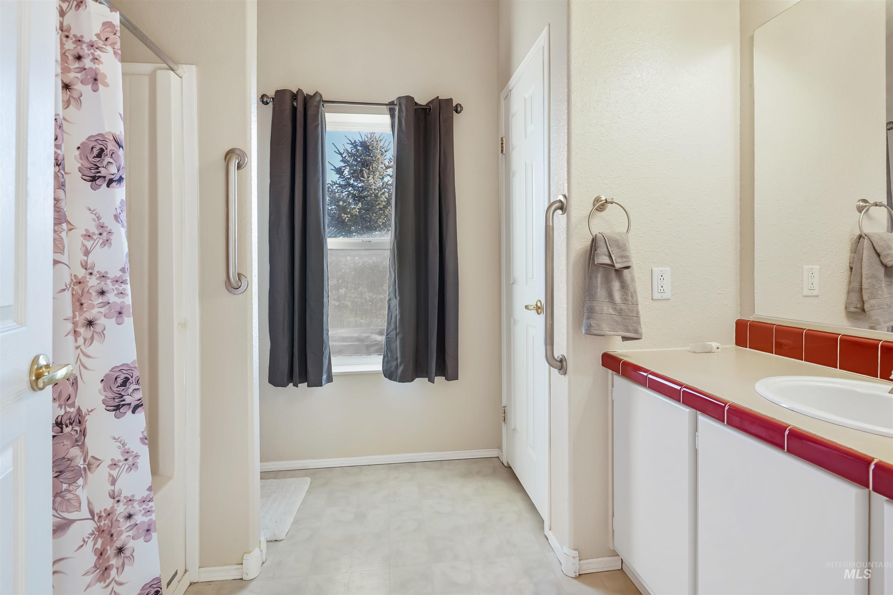 70 N 750 W, Paul, Idaho 83347, 3 Bedrooms, 2.5 Bathrooms, Residential For Sale, Price $450,000,MLS 98969342