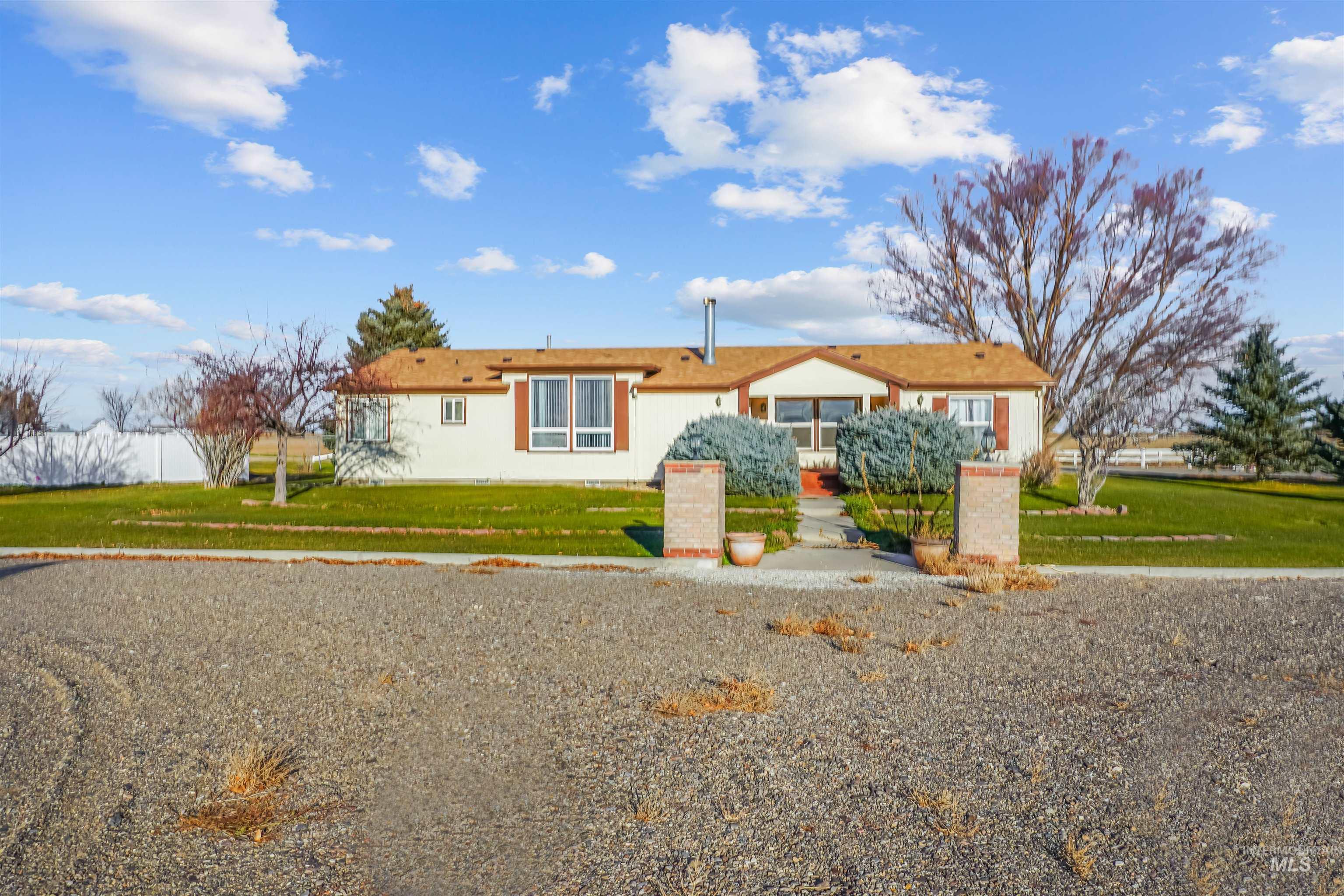 70 N 750 W, Paul, Idaho 83347, 3 Bedrooms, 2.5 Bathrooms, Residential For Sale, Price $450,000,MLS 98969342