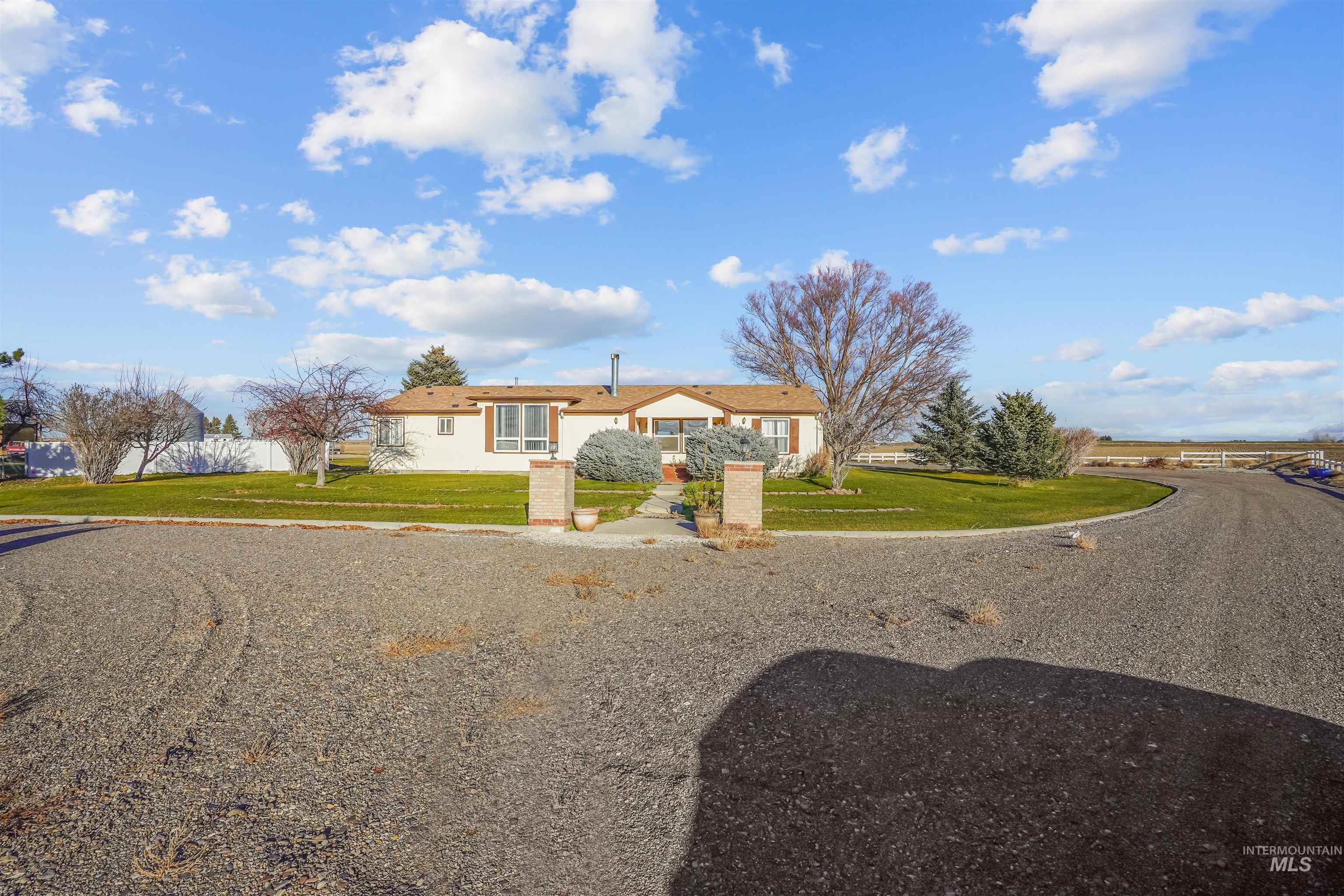 70 N 750 W, Paul, Idaho 83347, 3 Bedrooms, 2.5 Bathrooms, Residential For Sale, Price $450,000,MLS 98969342