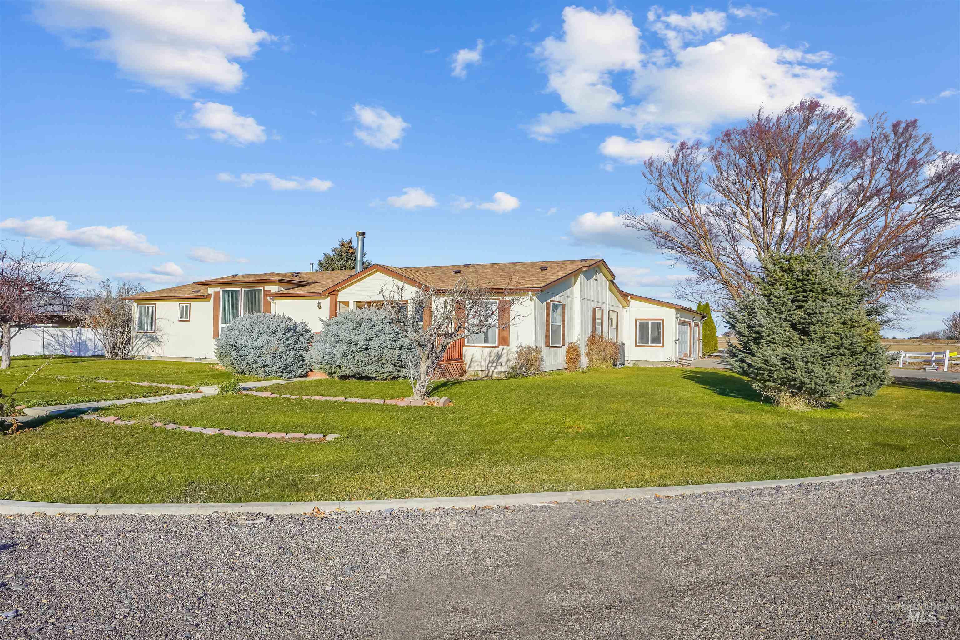 70 N 750 W, Paul, Idaho 83347, 3 Bedrooms, 2.5 Bathrooms, Residential For Sale, Price $450,000,MLS 98969342