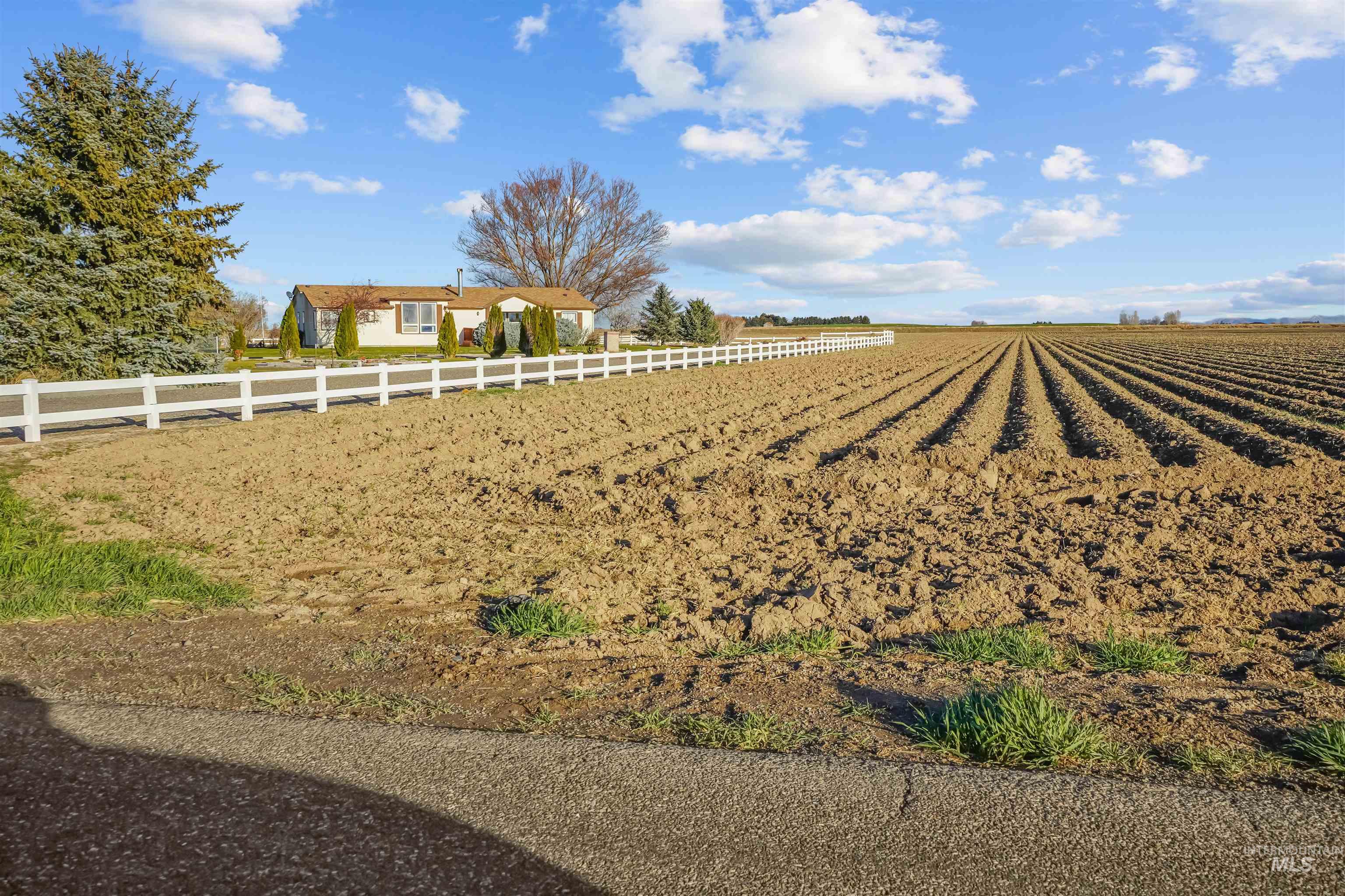 70 N 750 W, Paul, Idaho 83347, 3 Bedrooms, 2.5 Bathrooms, Residential For Sale, Price $450,000,MLS 98969342